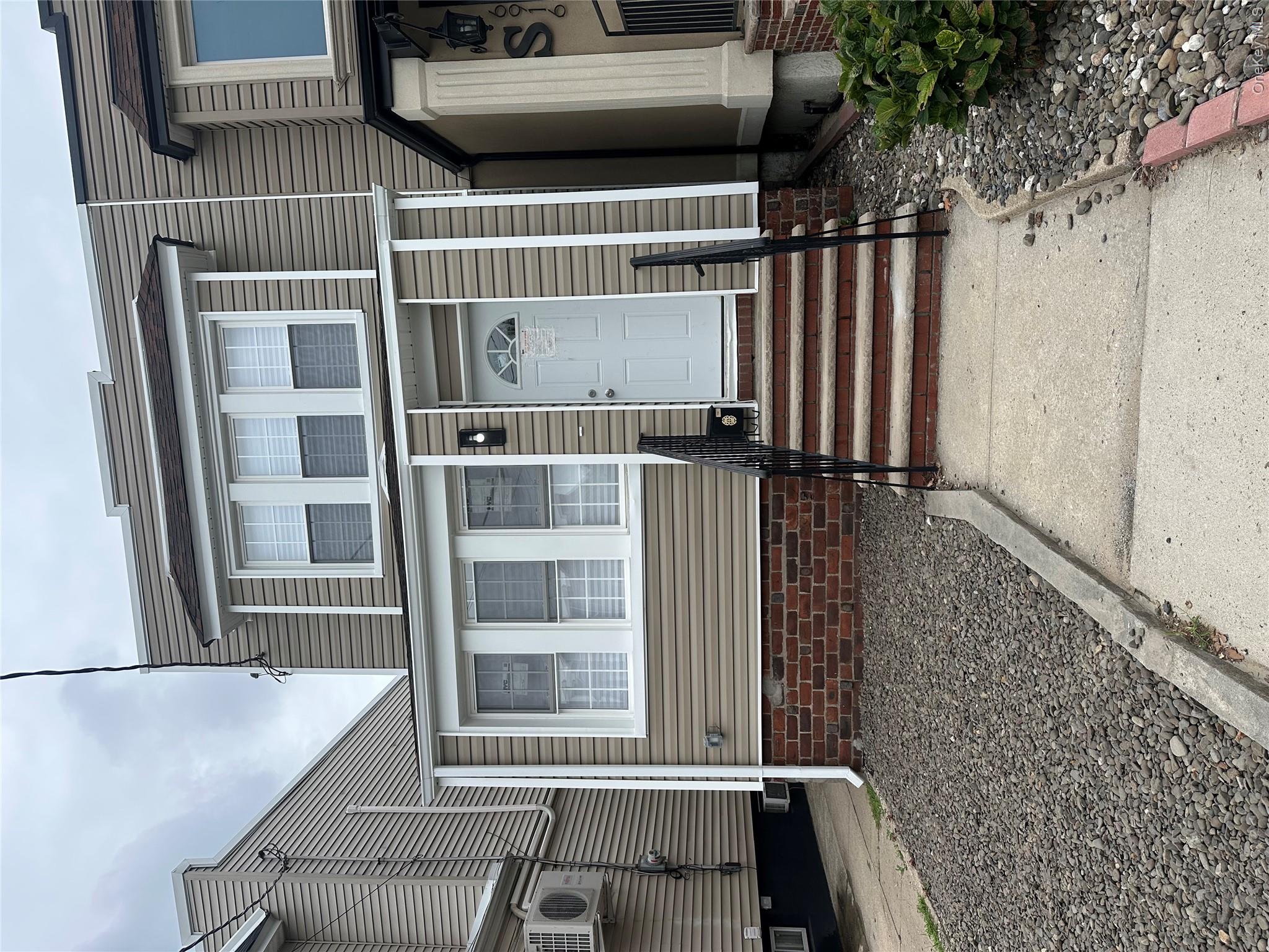6918 69th Street Property Photo 3