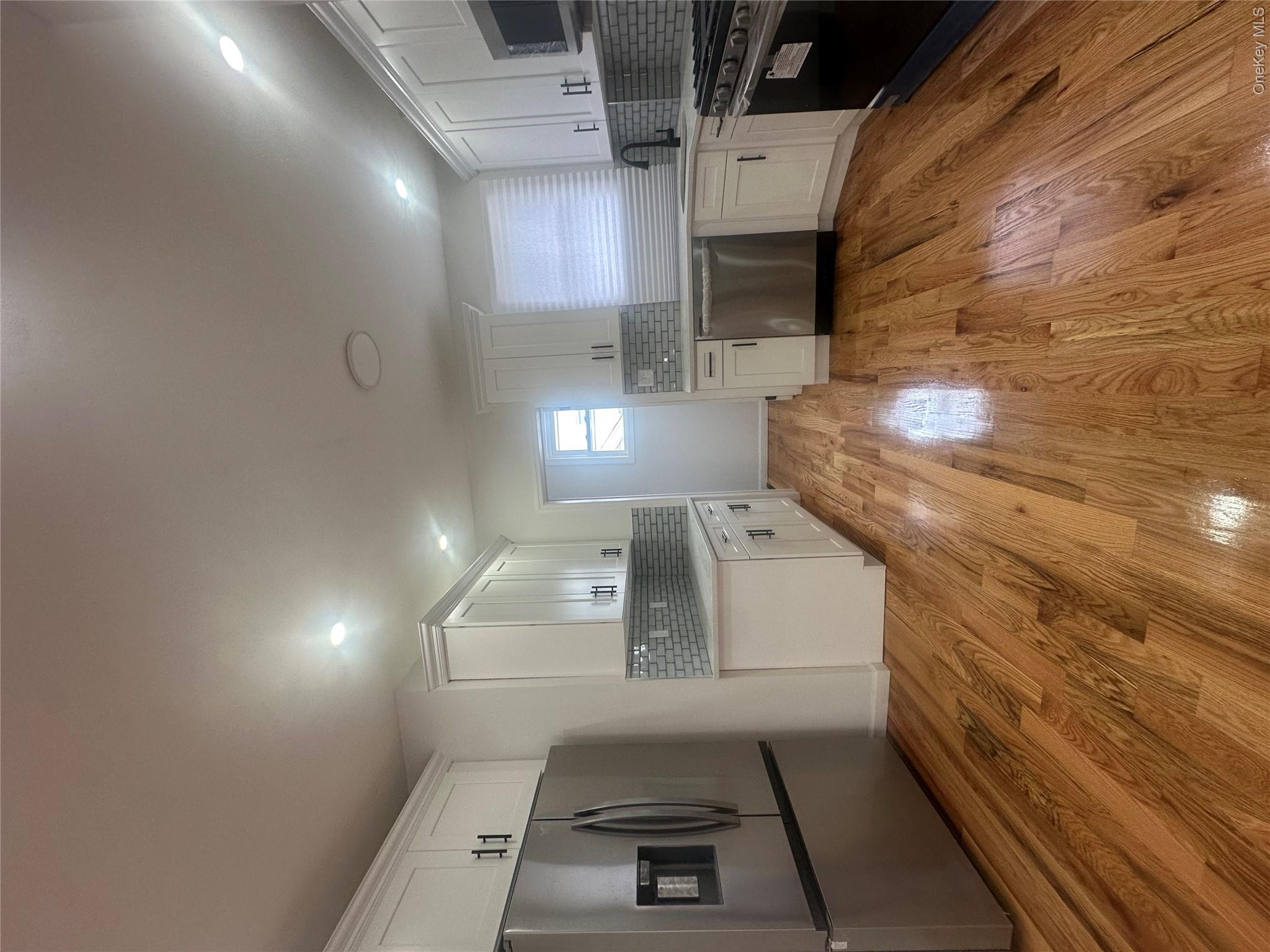 6918 69th Street Property Photo 8