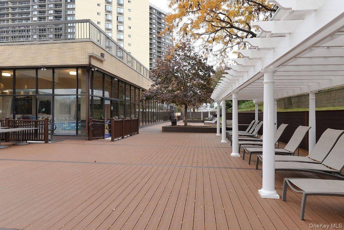 2 Bay Club Drive 19h Property Photo 4