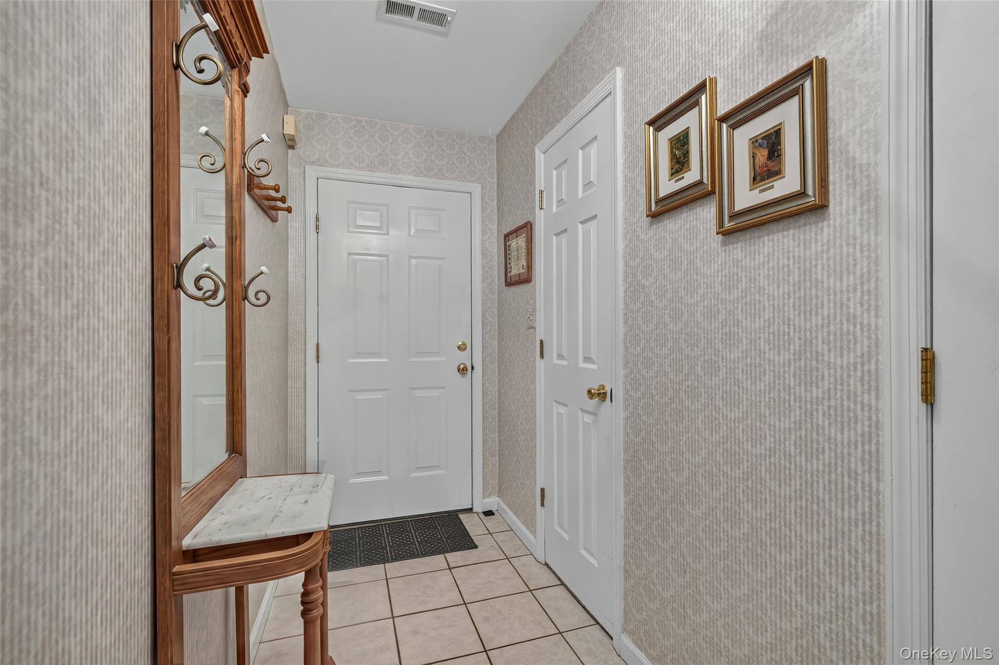 81 Lois Lane Property Photo 3