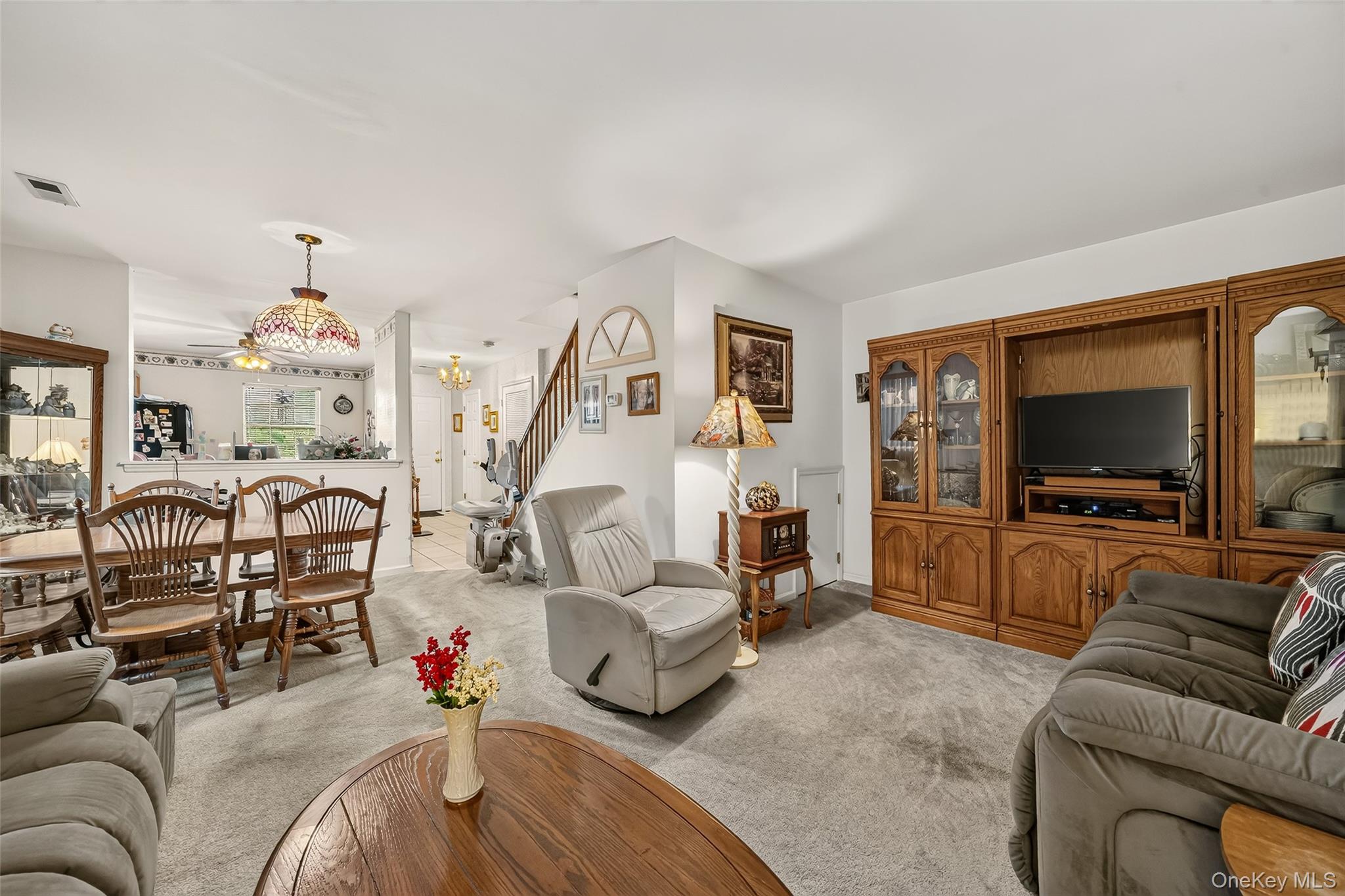 81 Lois Lane Property Photo 6