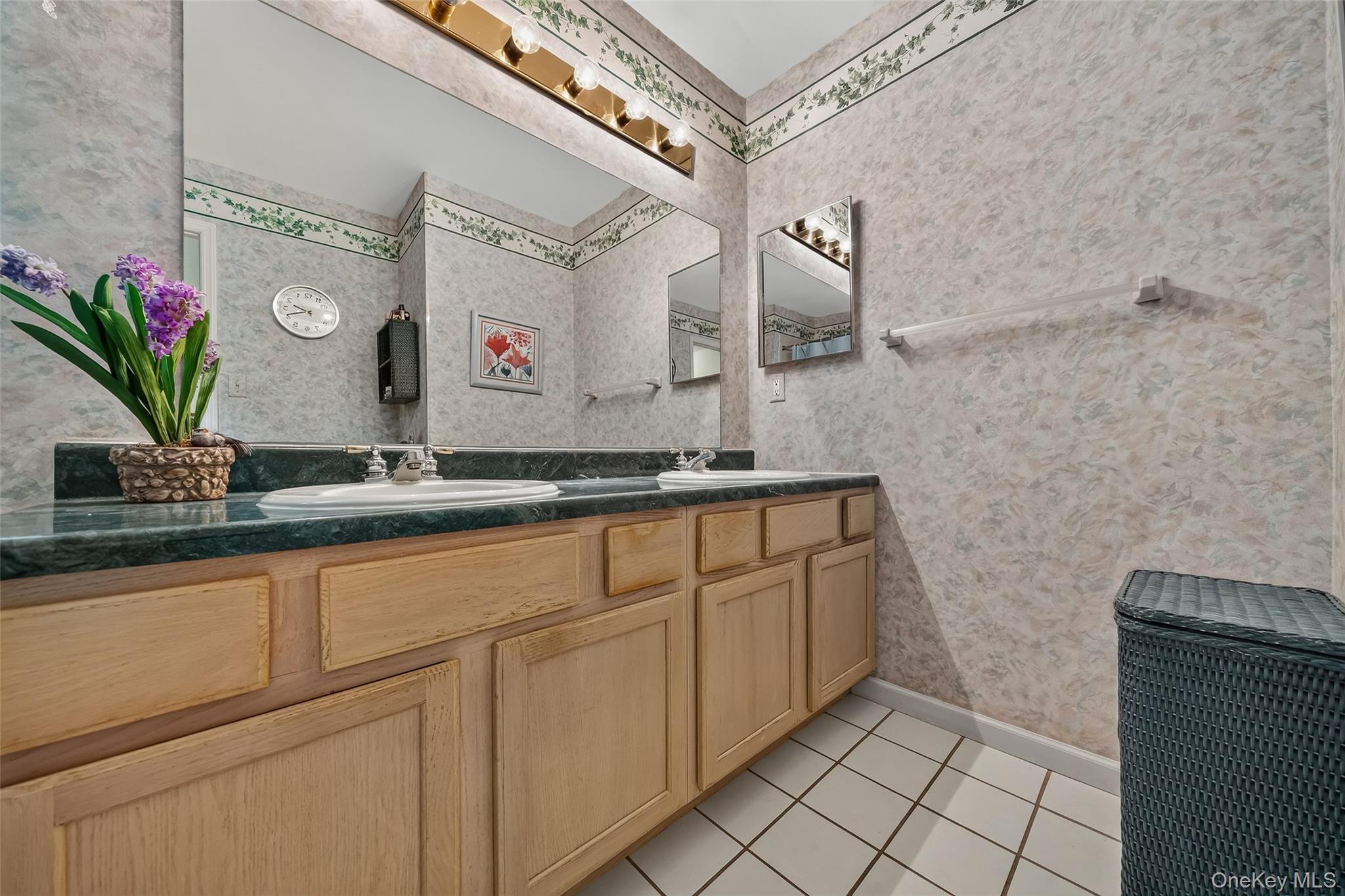 81 Lois Lane Property Photo 12
