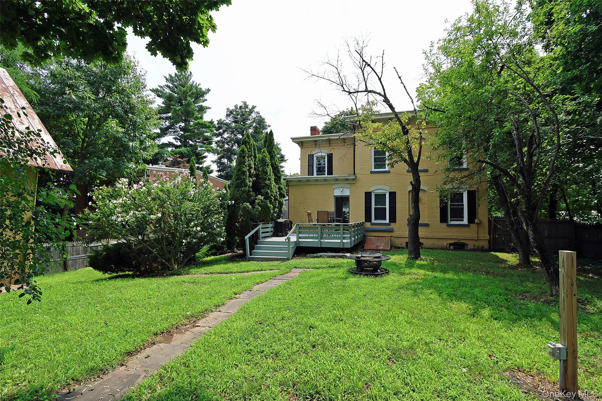 16 Elm Street Property Photo 5