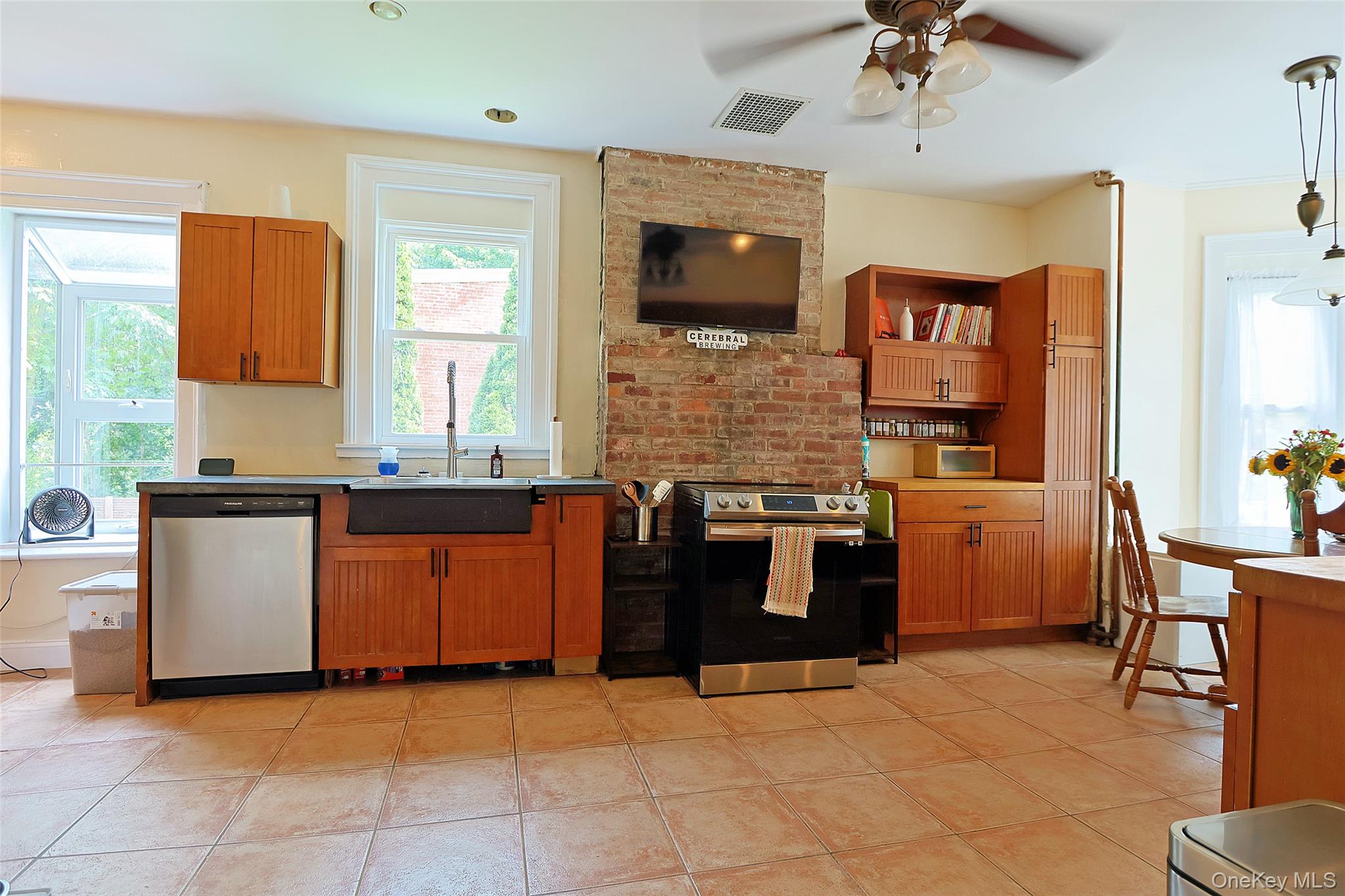 16 Elm Street Property Photo 15