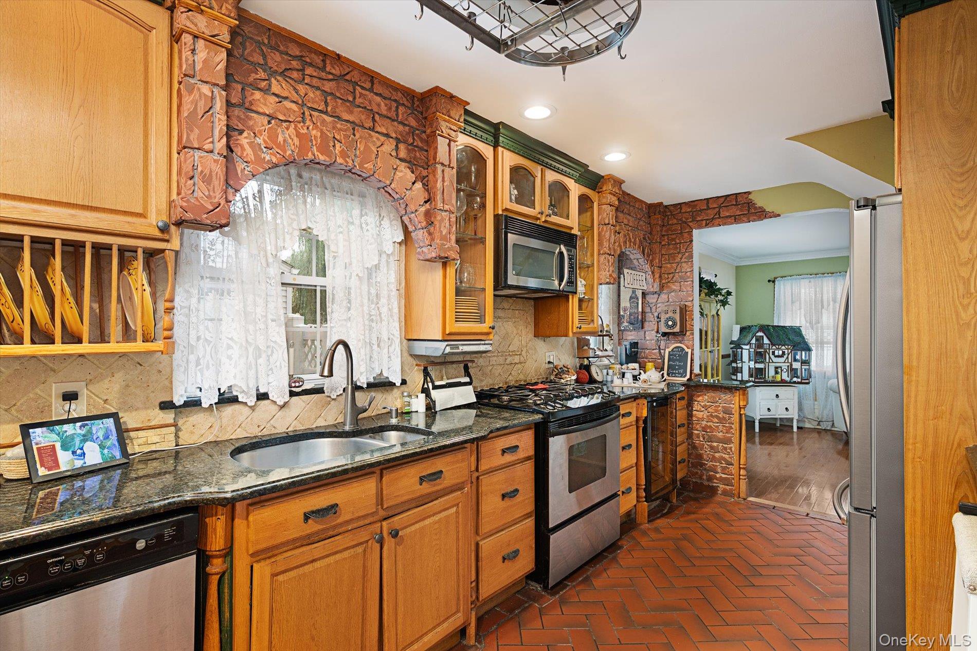 2563 Milburn Avenue Property Photo 7