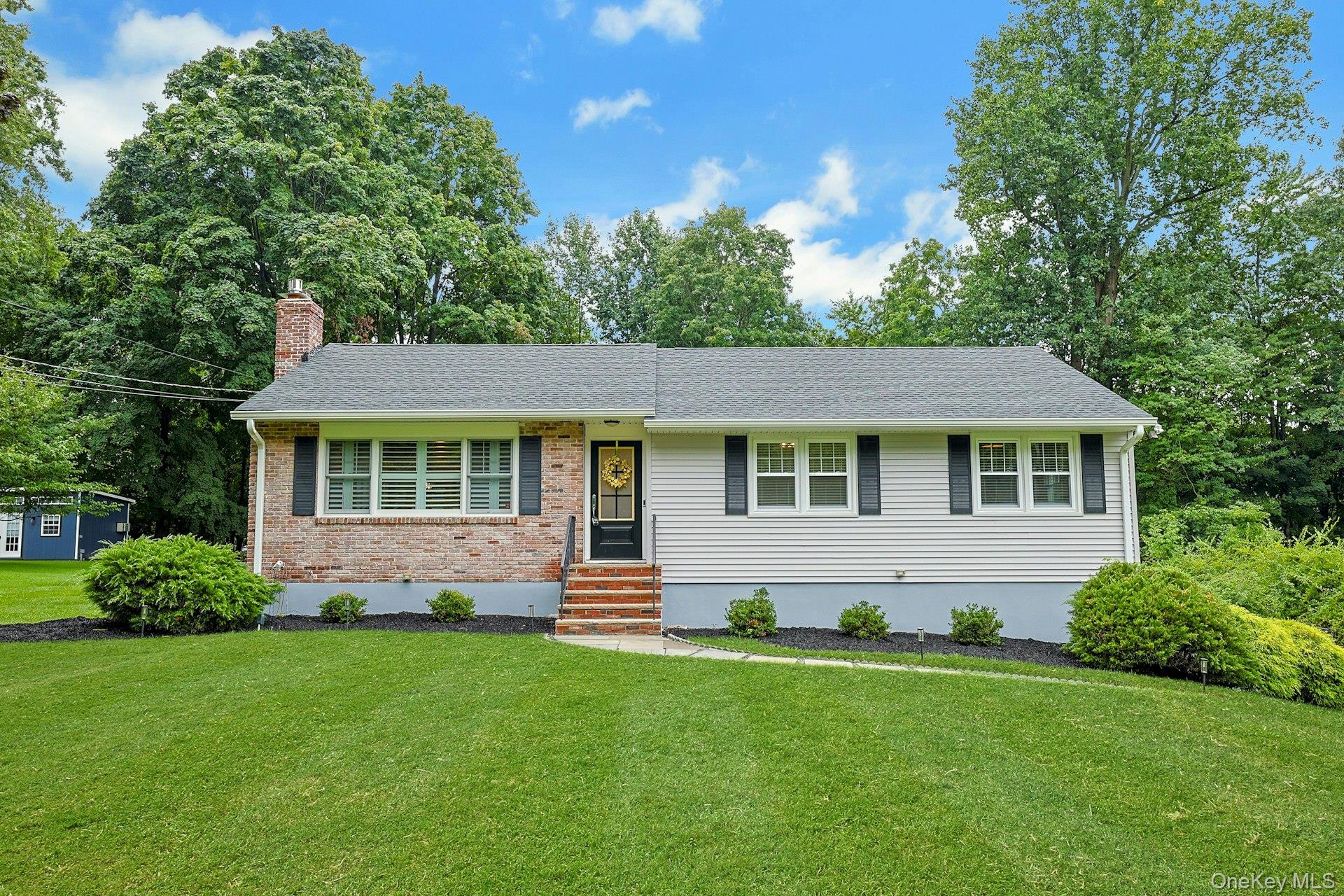 5 Prides Crossing Property Photo 1