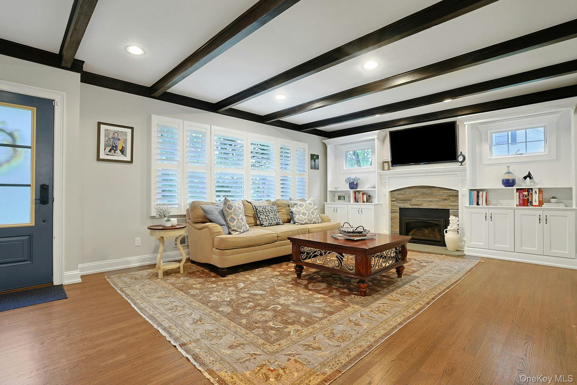 5 Prides Crossing Property Photo 5