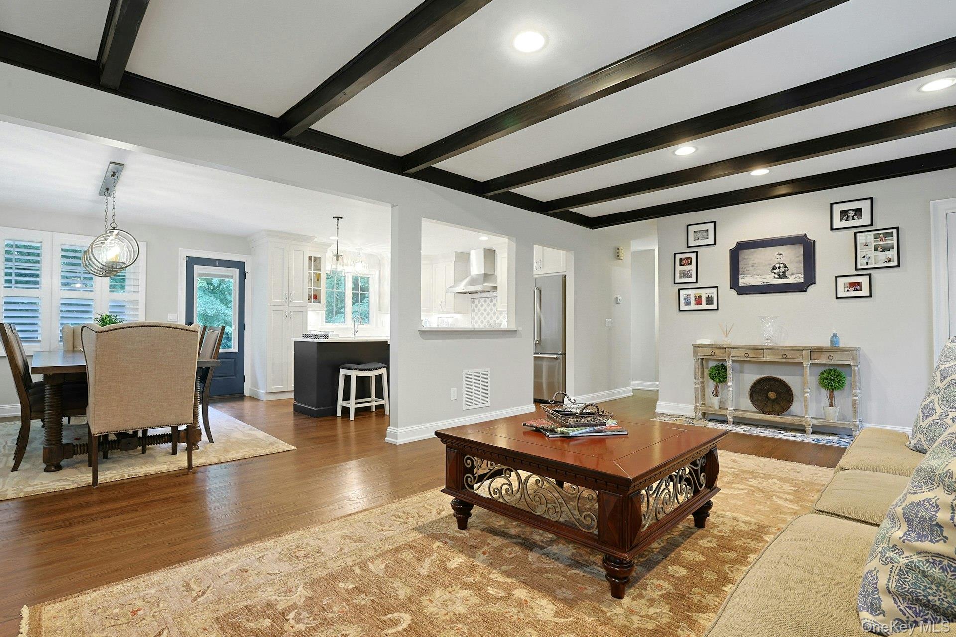 5 Prides Crossing Property Photo 7