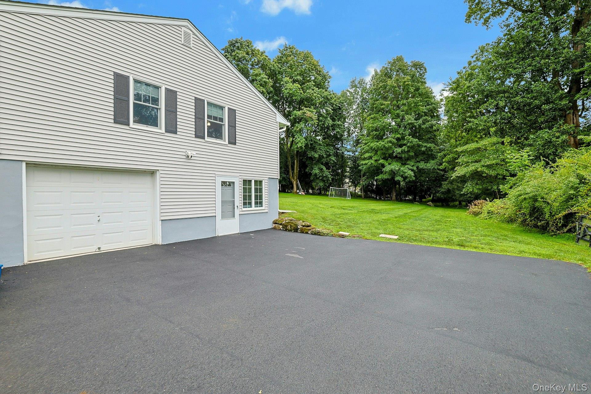 5 Prides Crossing Property Photo 33