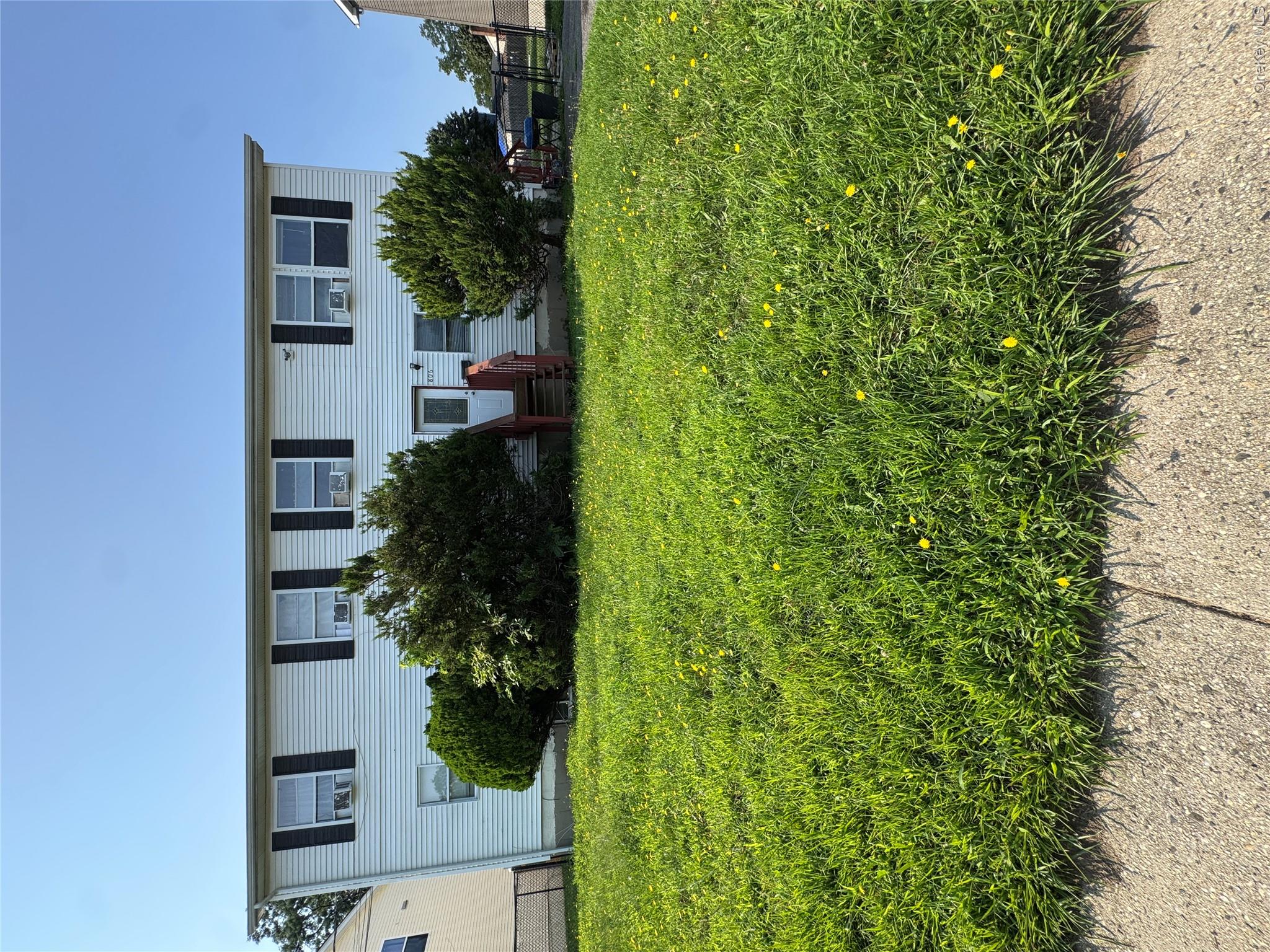 806 Bayview Avenue Property Photo 1