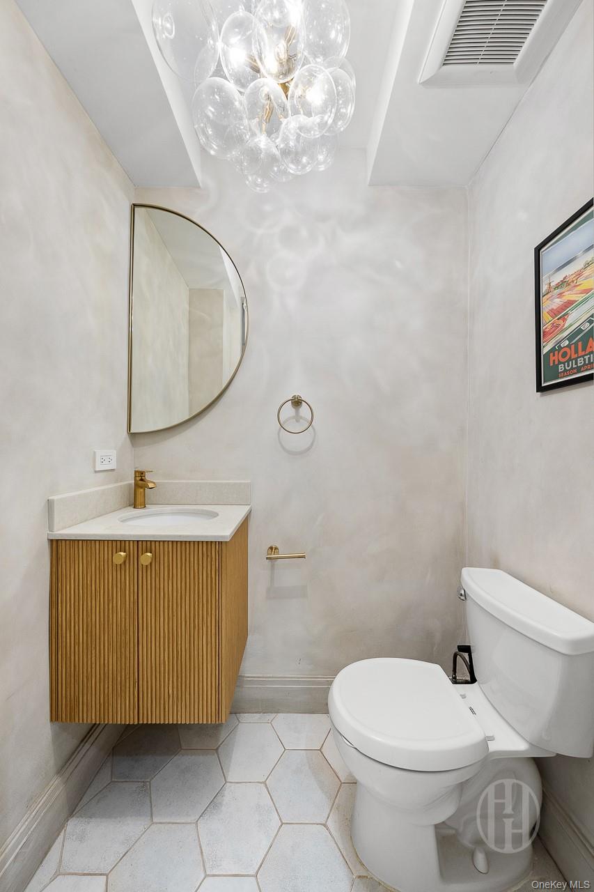 24 West 30th Street 5s Property Photo 12