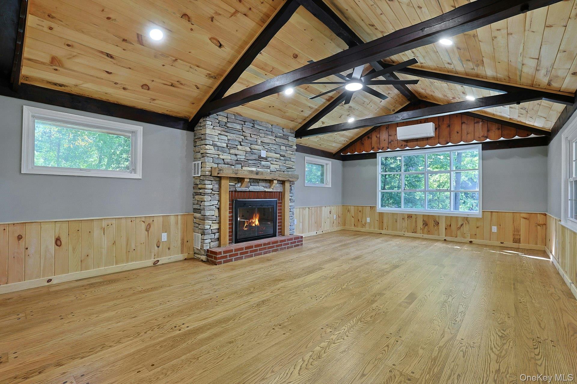 556 Babbling Brook Lane Property Photo 6