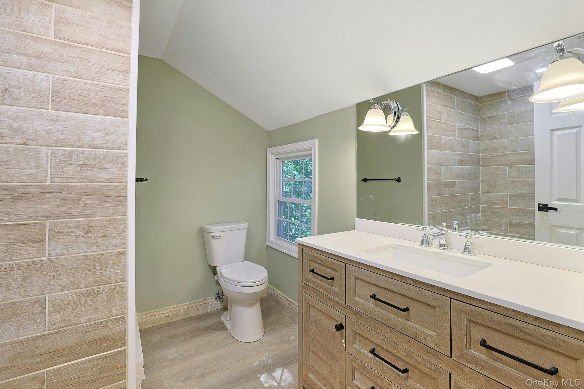 556 Babbling Brook Lane Property Photo 32