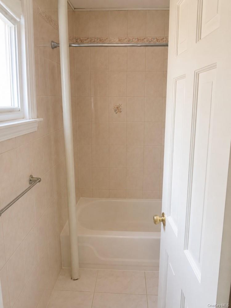 834 E 229th Street Property Photo 10