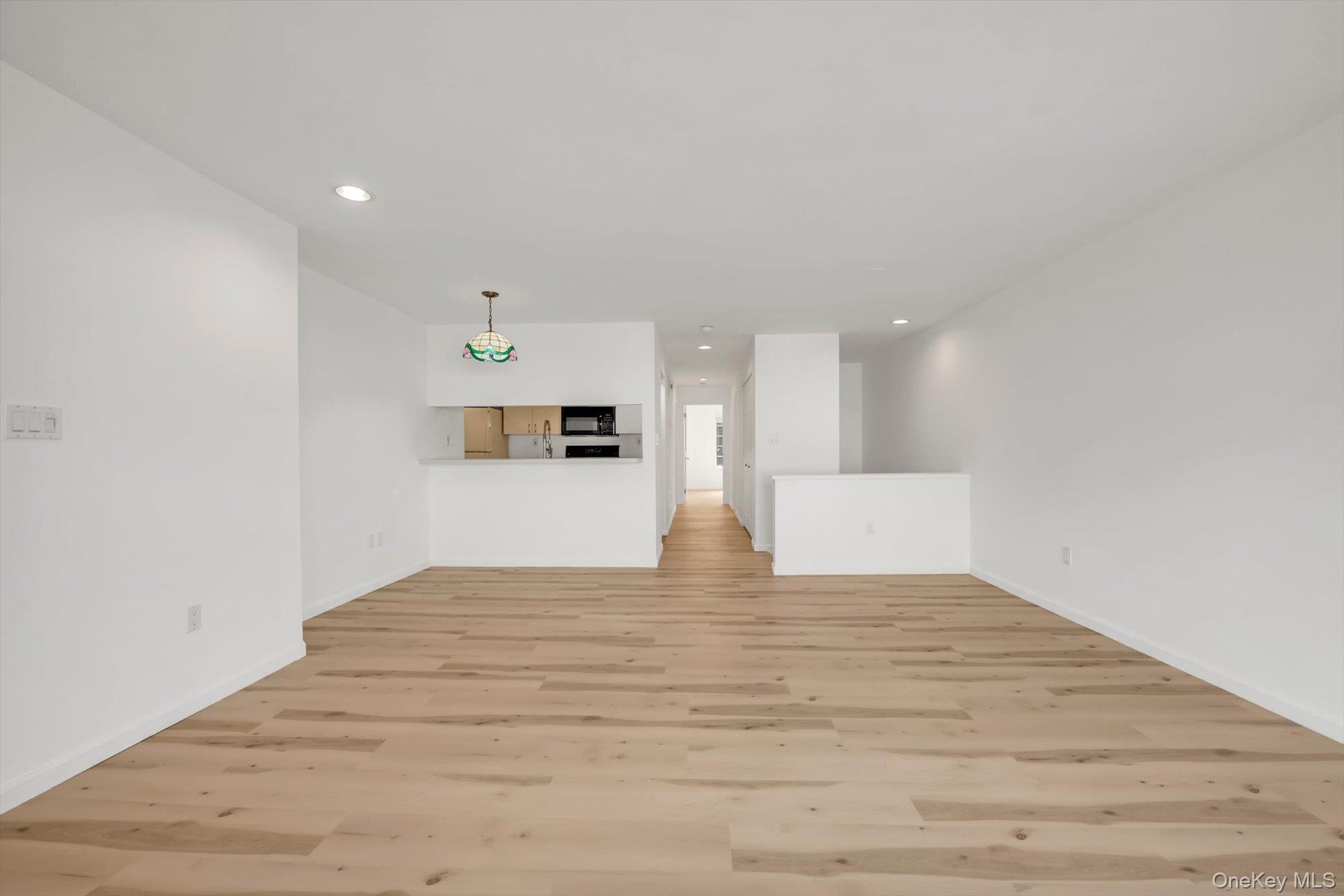 242-07a Oak Park Drive Property Photo 4