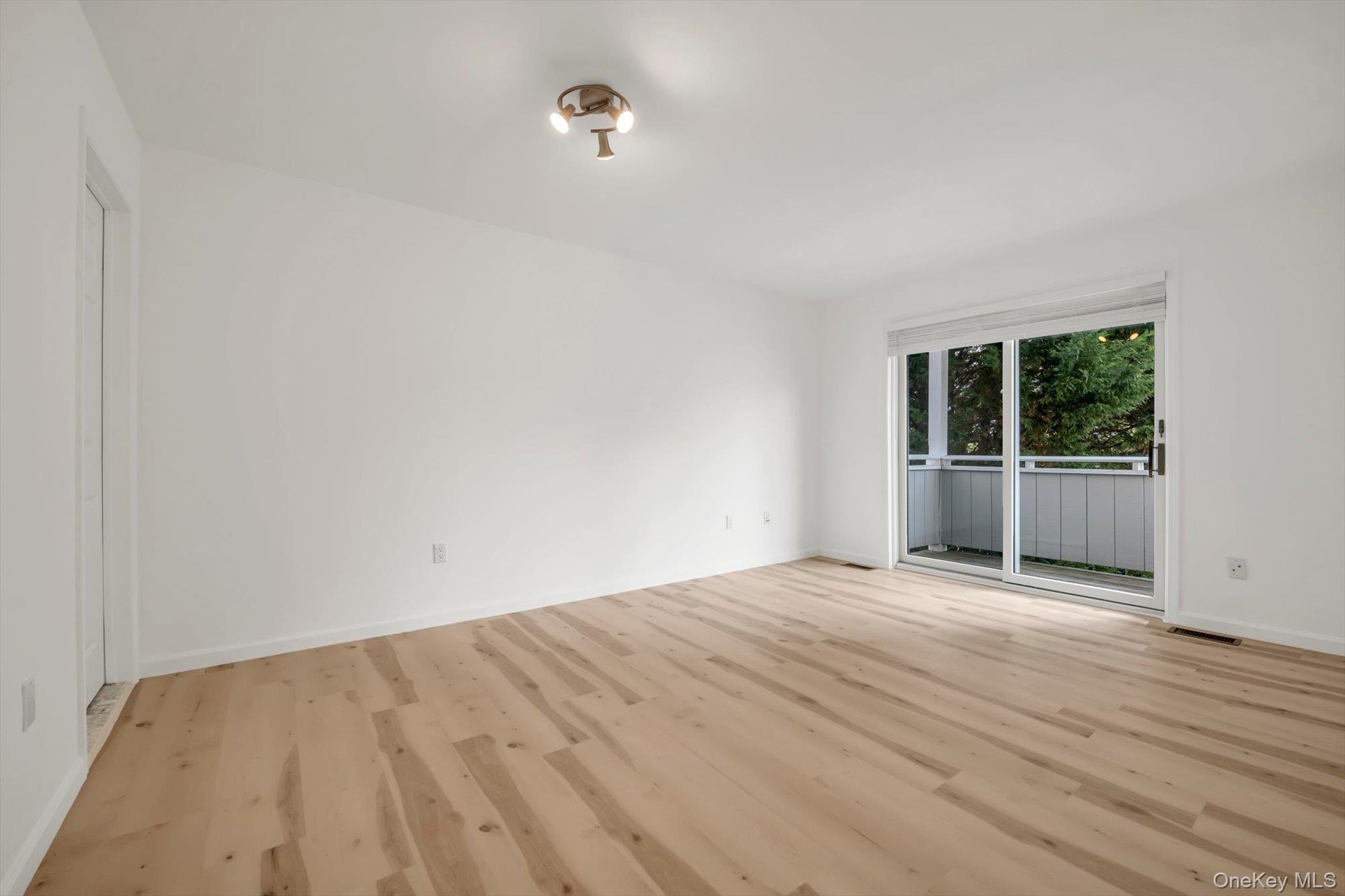 242-07a Oak Park Drive Property Photo 8