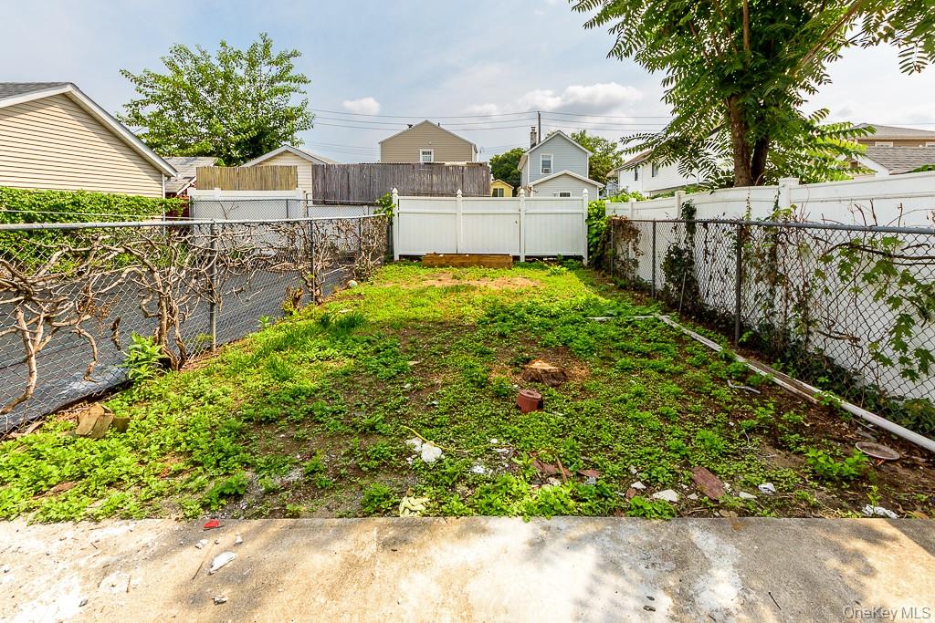 12313 144th Street Property Photo 2