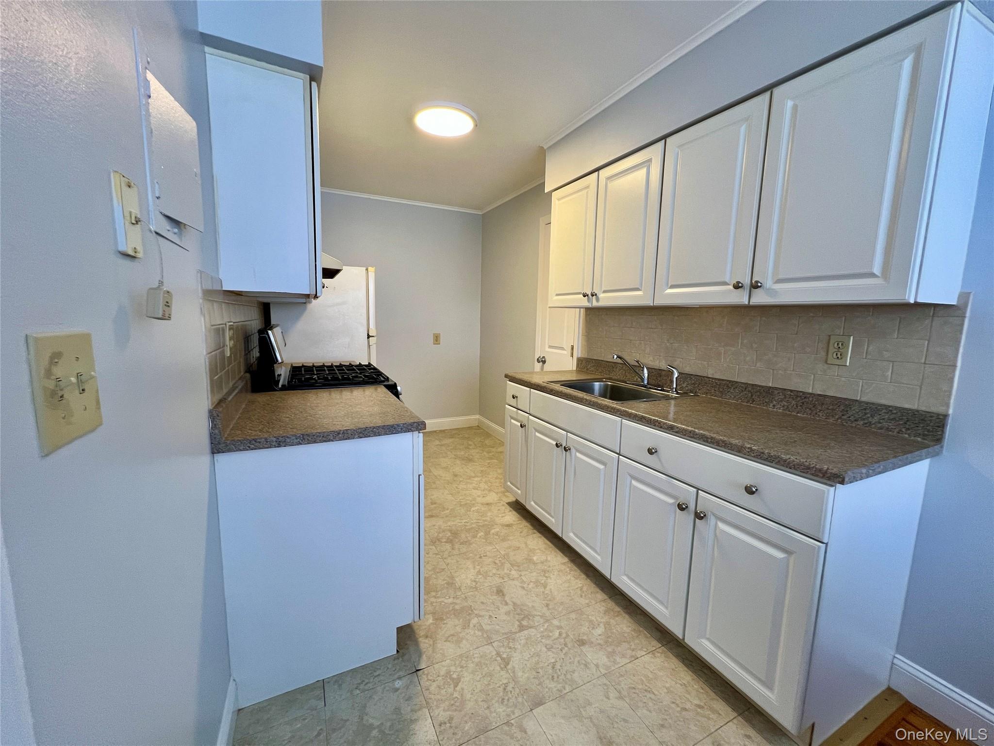 4 Colonial Road 106 Property Photo 5
