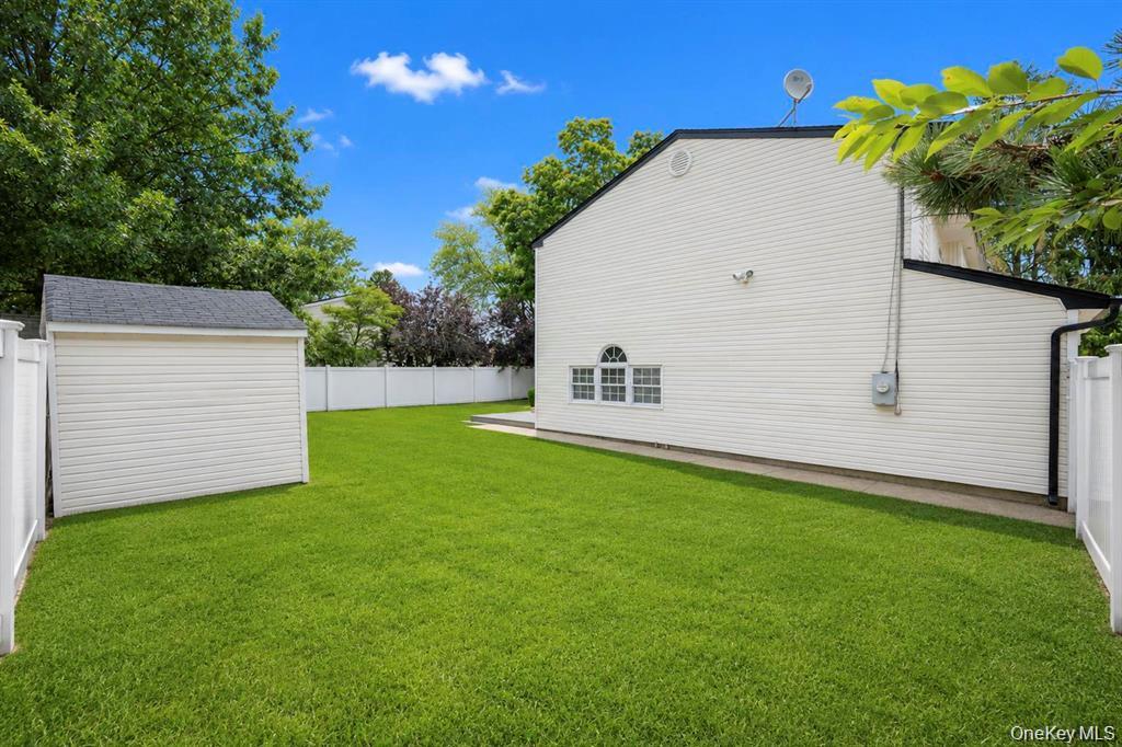 779 Peconic Avenue Property Photo 4