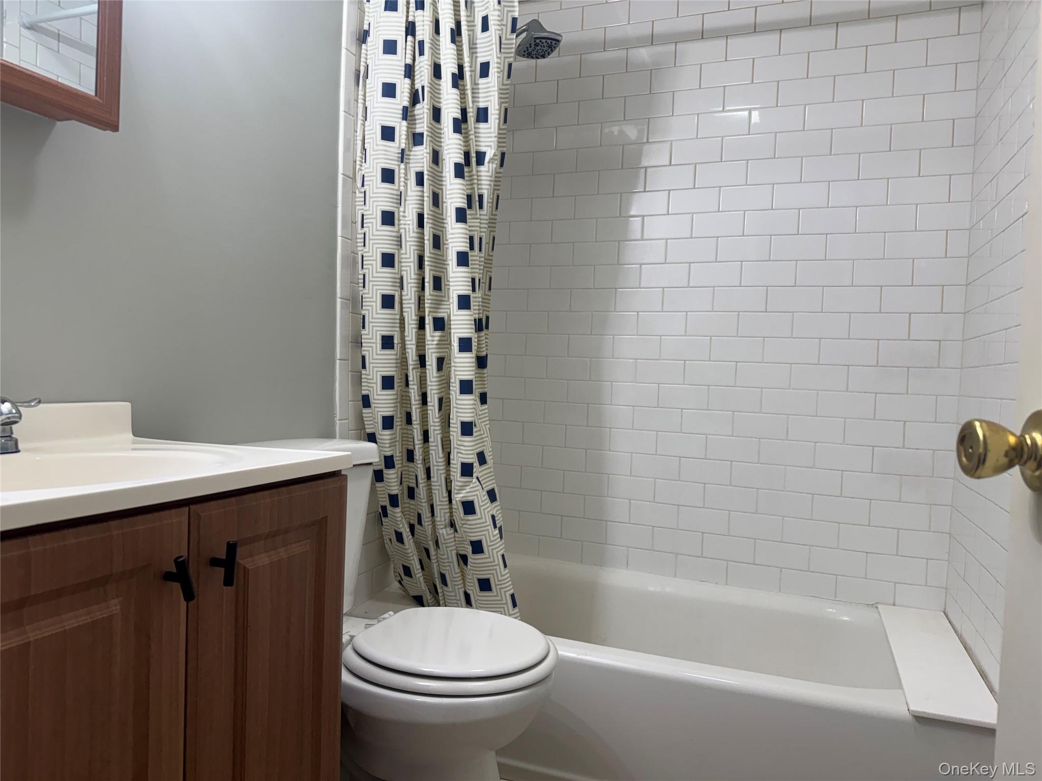 8 Colonial Road 28 Property Photo 2