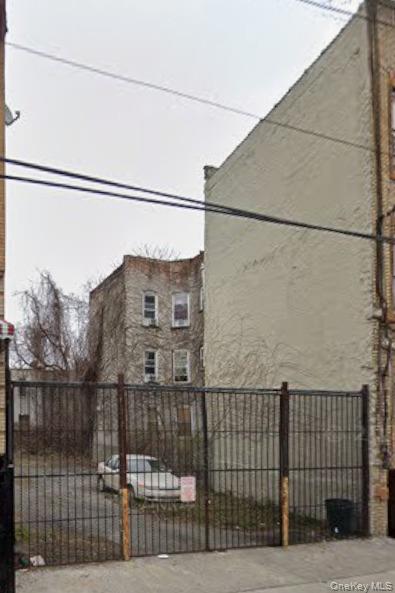 653 Warwick Street Property Photo 1