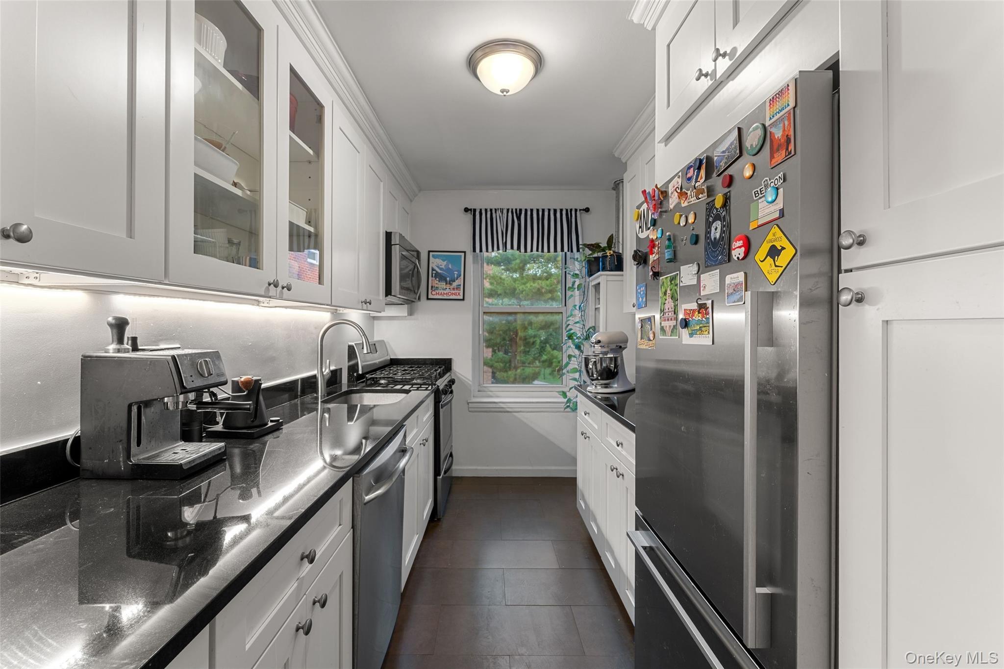 555 Broadway 3e Property Photo 3