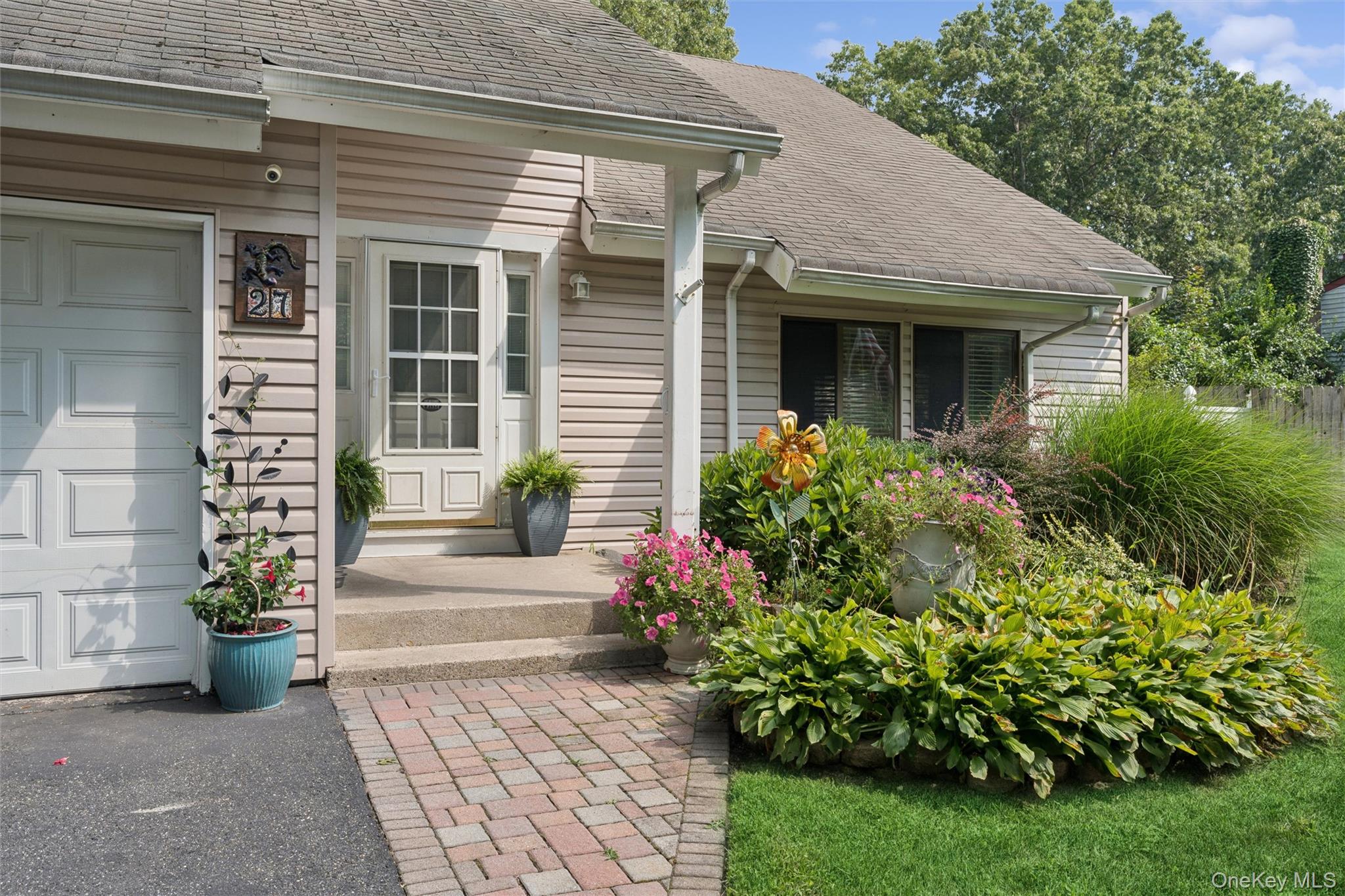 27 Sugarbush Lane Property Photo 3