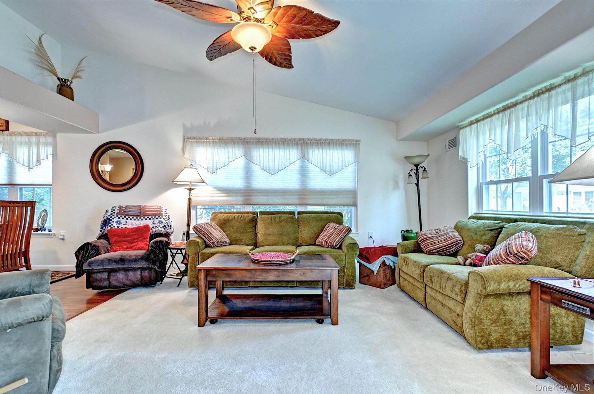 272 Glen Drive Property Photo 4