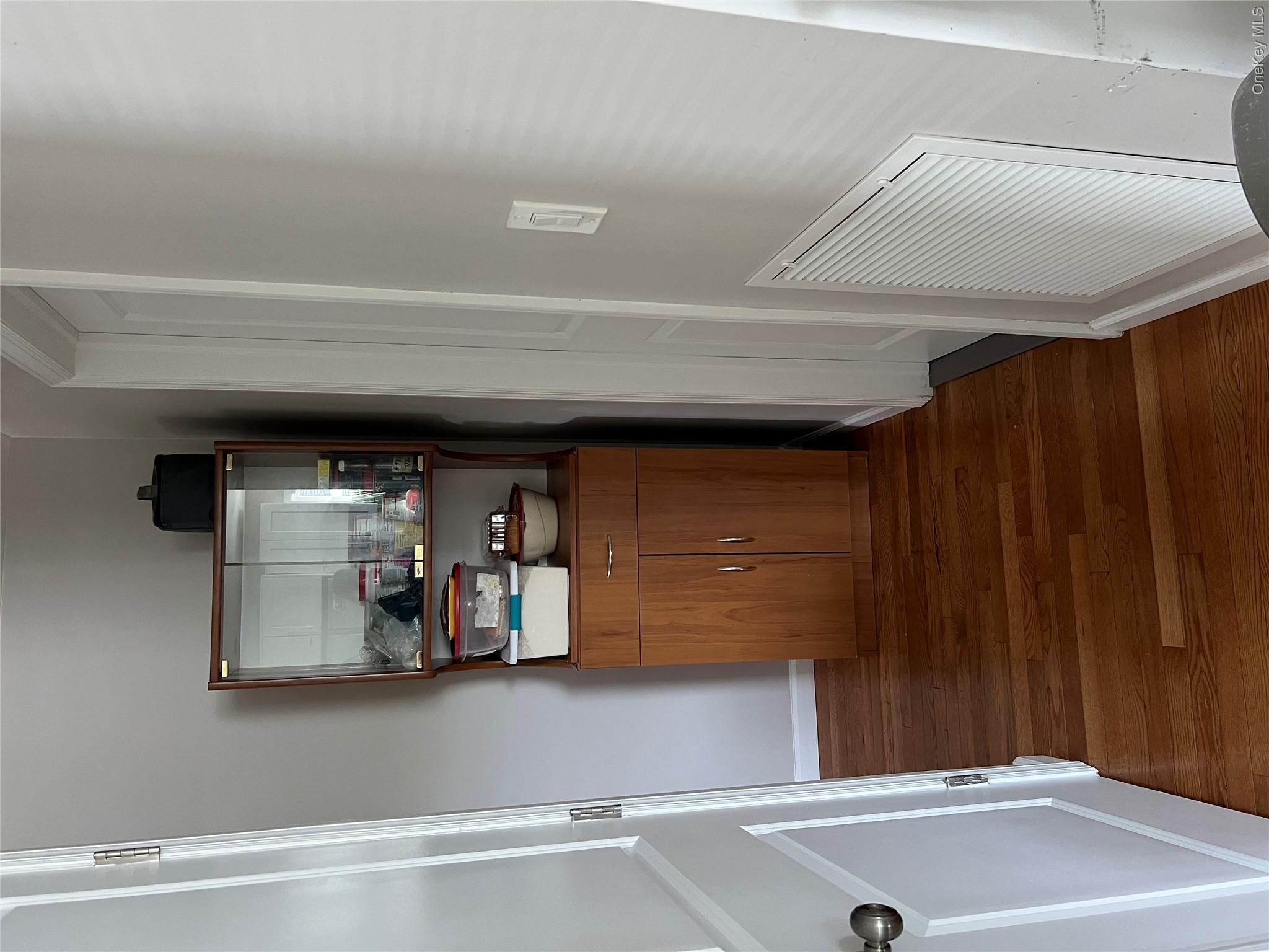 445 Albany Avenue Property Photo 13