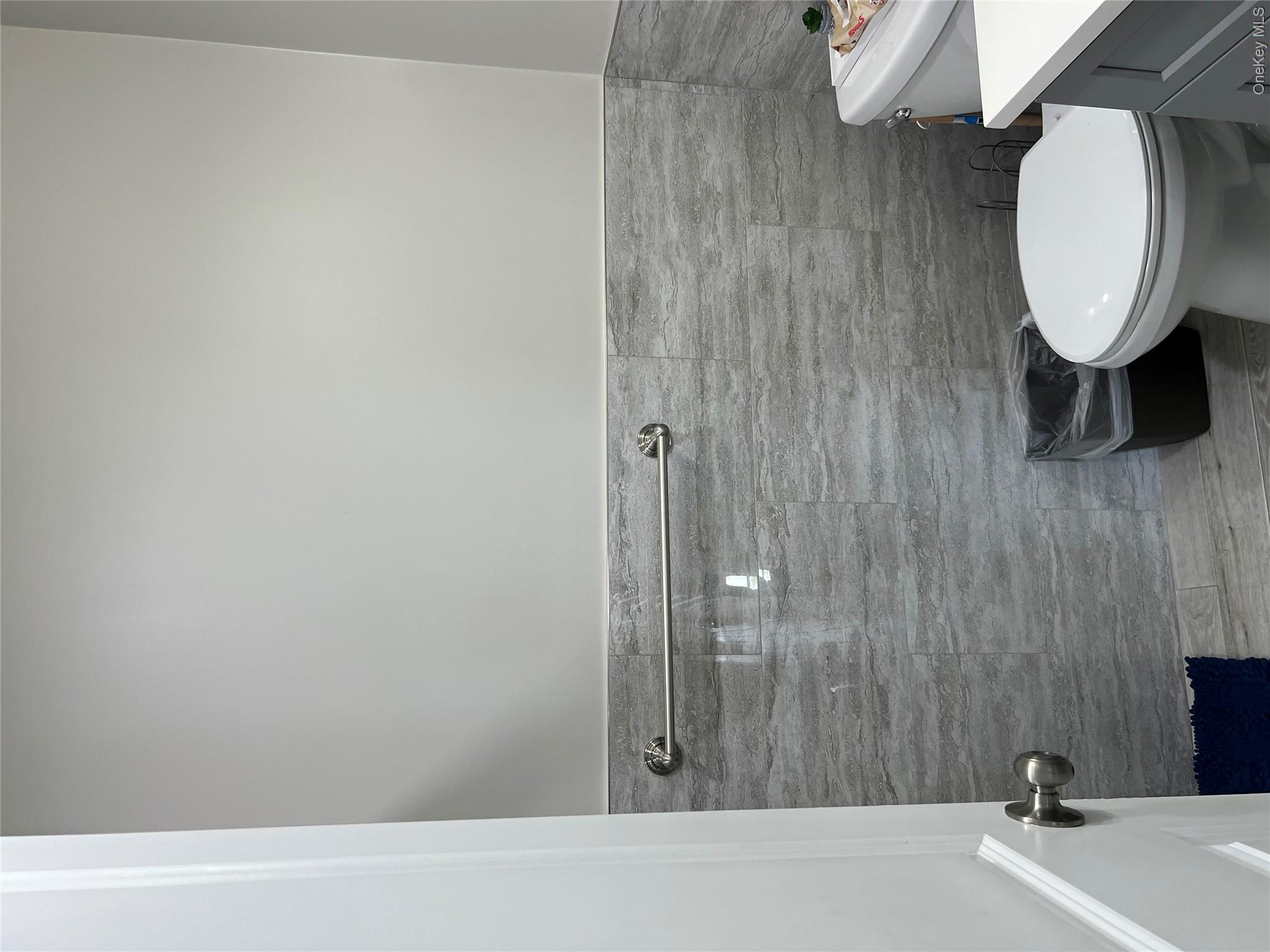 445 Albany Avenue Property Photo 14