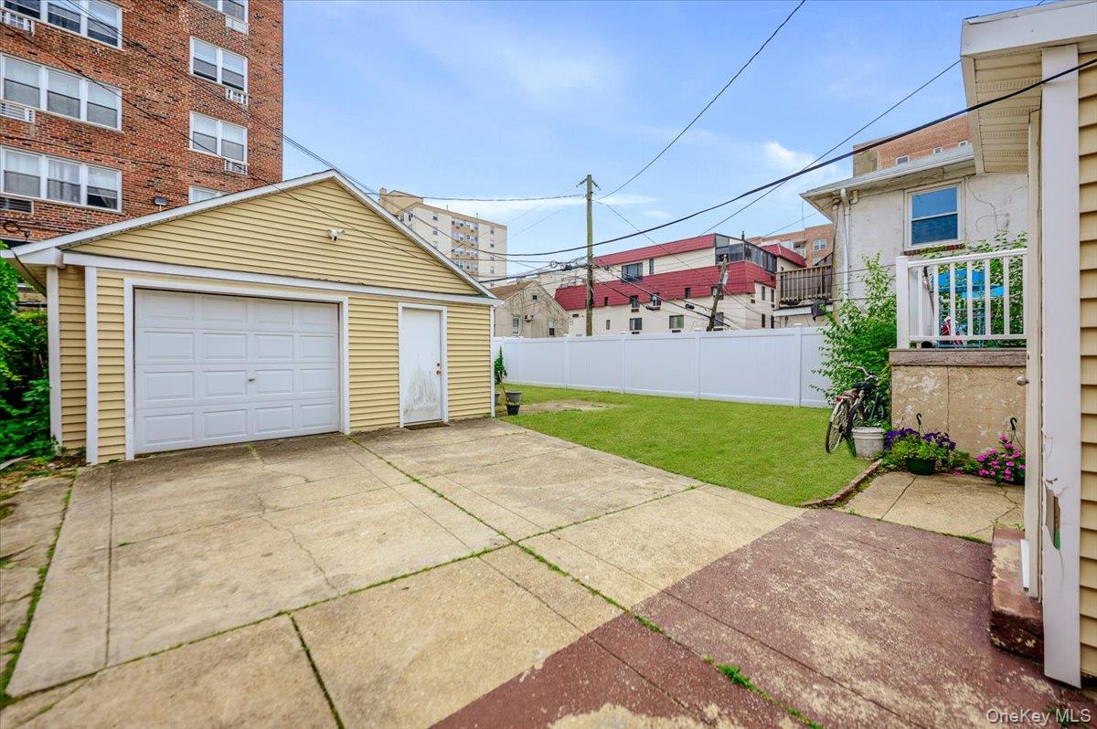 450 E Broadway Property Photo 16