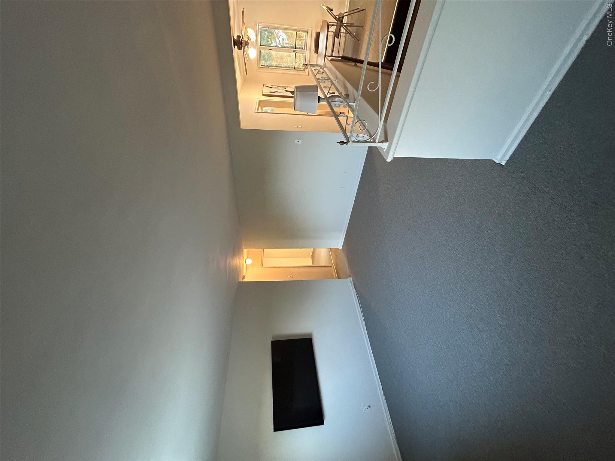 220-21 Hillside Avenue Upper Property Photo 3