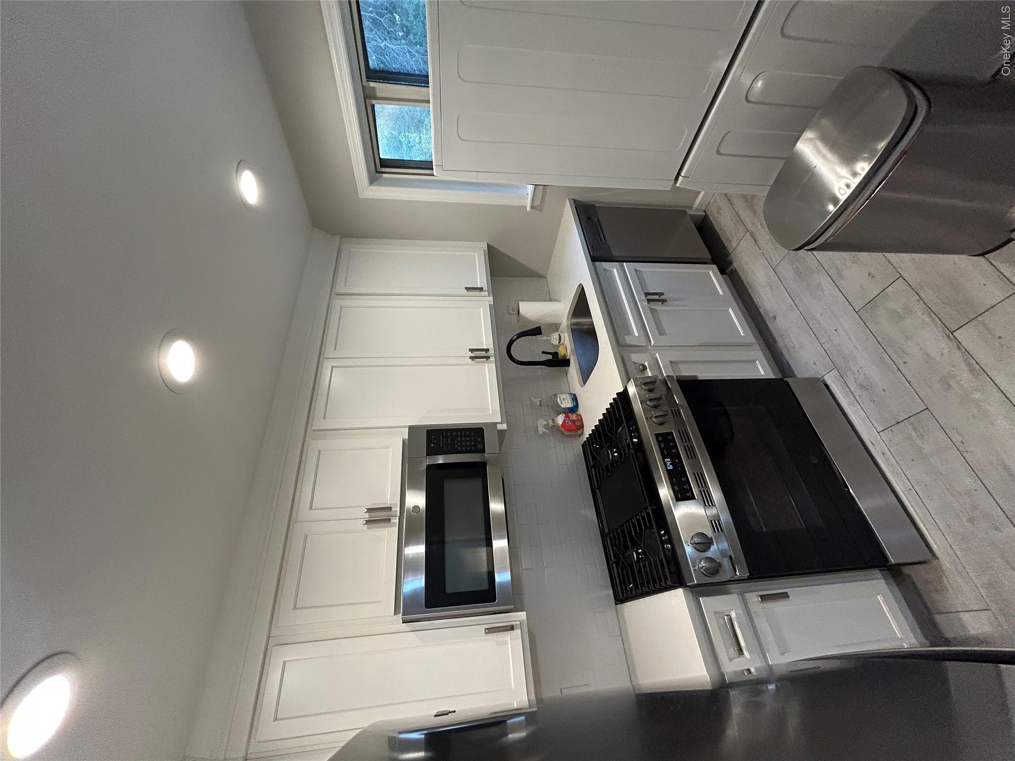 220-21 Hillside Avenue Upper Property Photo 5