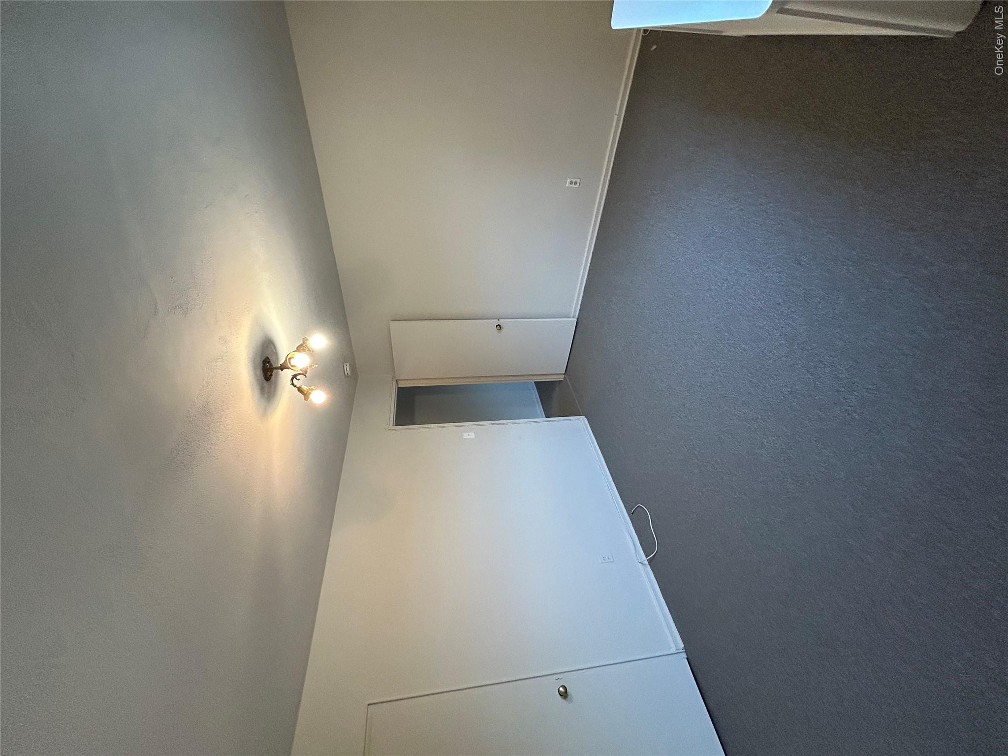 220-21 Hillside Avenue Upper Property Photo 8