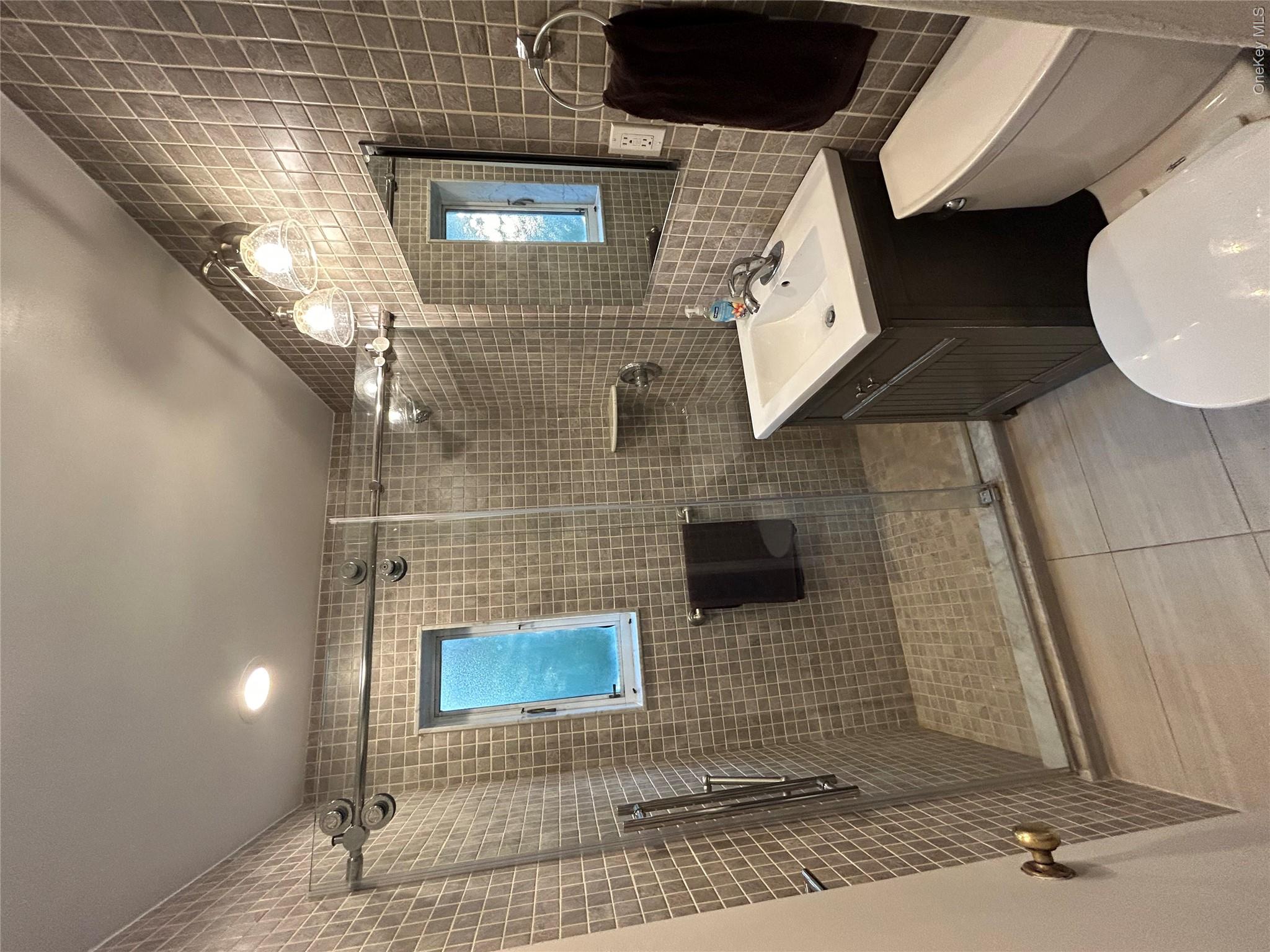 220-21 Hillside Avenue Upper Property Photo 9
