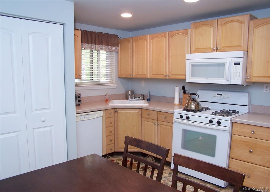 159 Cambridge Drive Property Photo 4