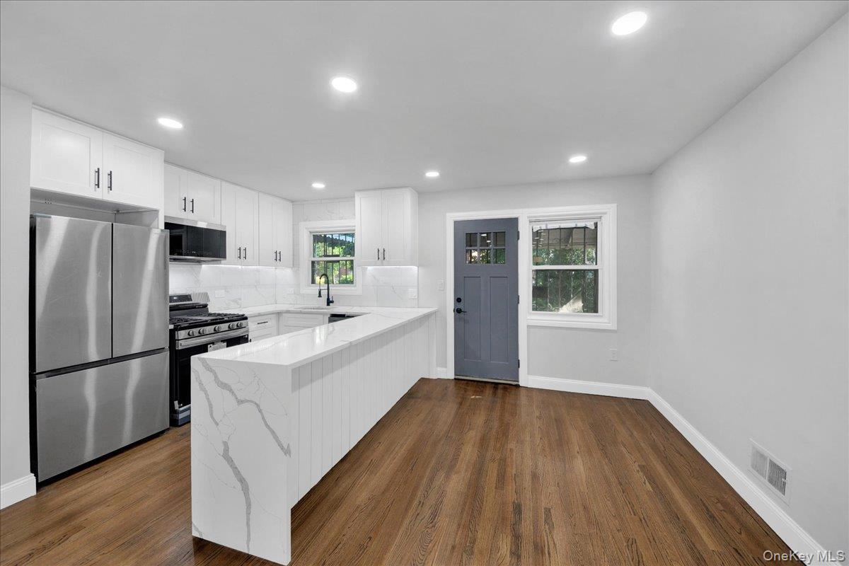 1052 E 227th Street Property Photo 1