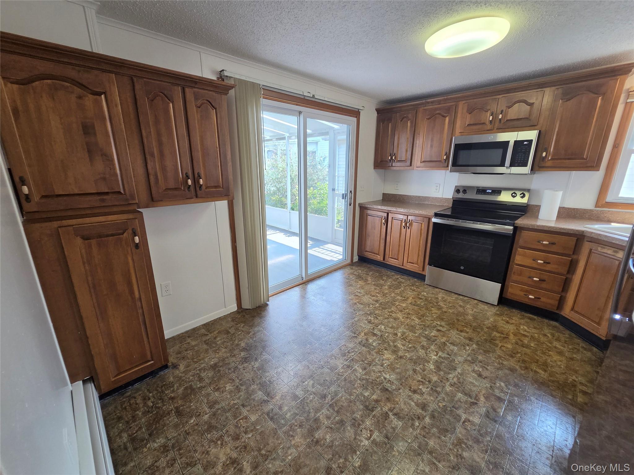 162 Village Circle Property Photo 8