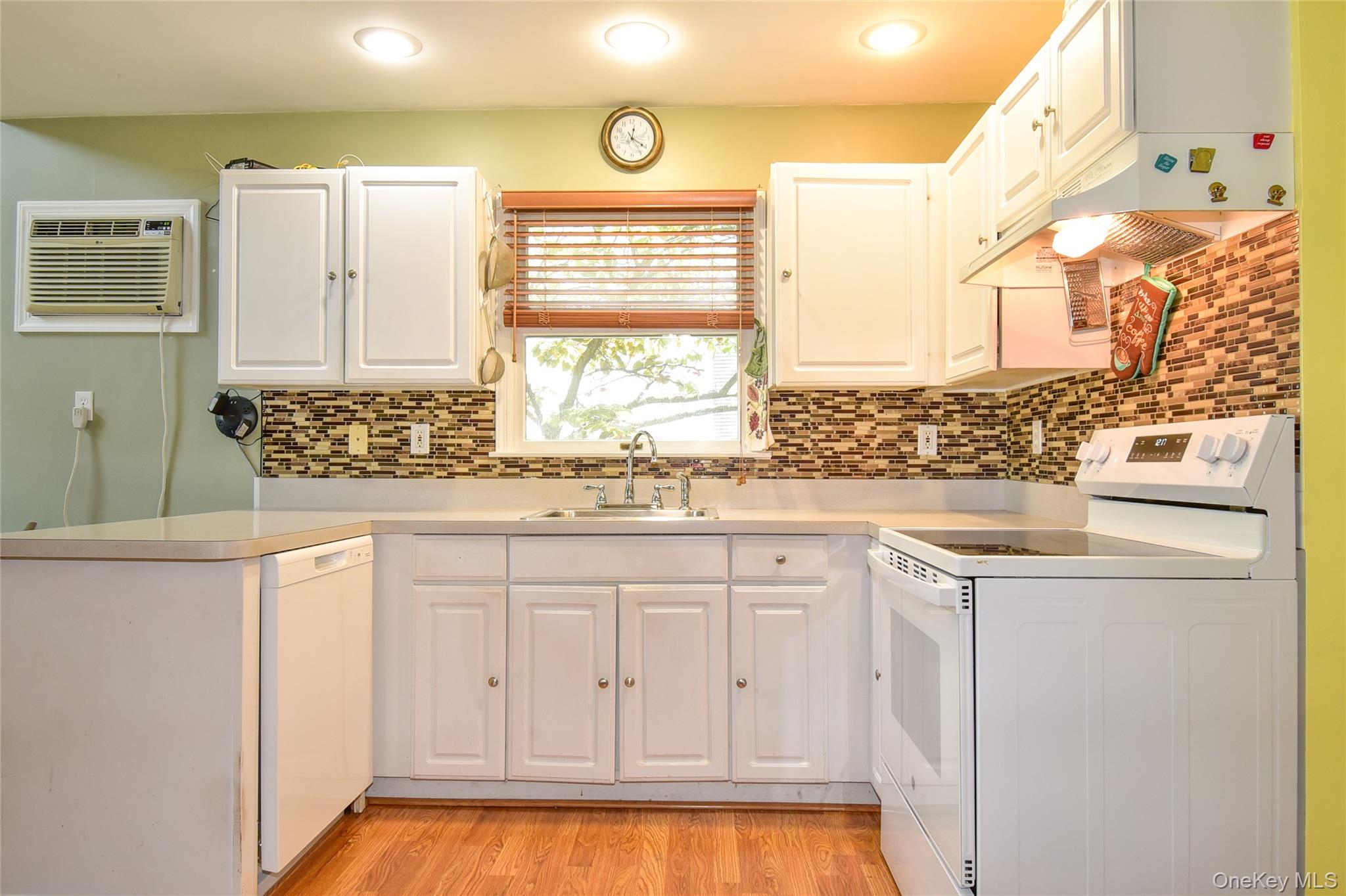 38 Montauk Road Property Photo 5