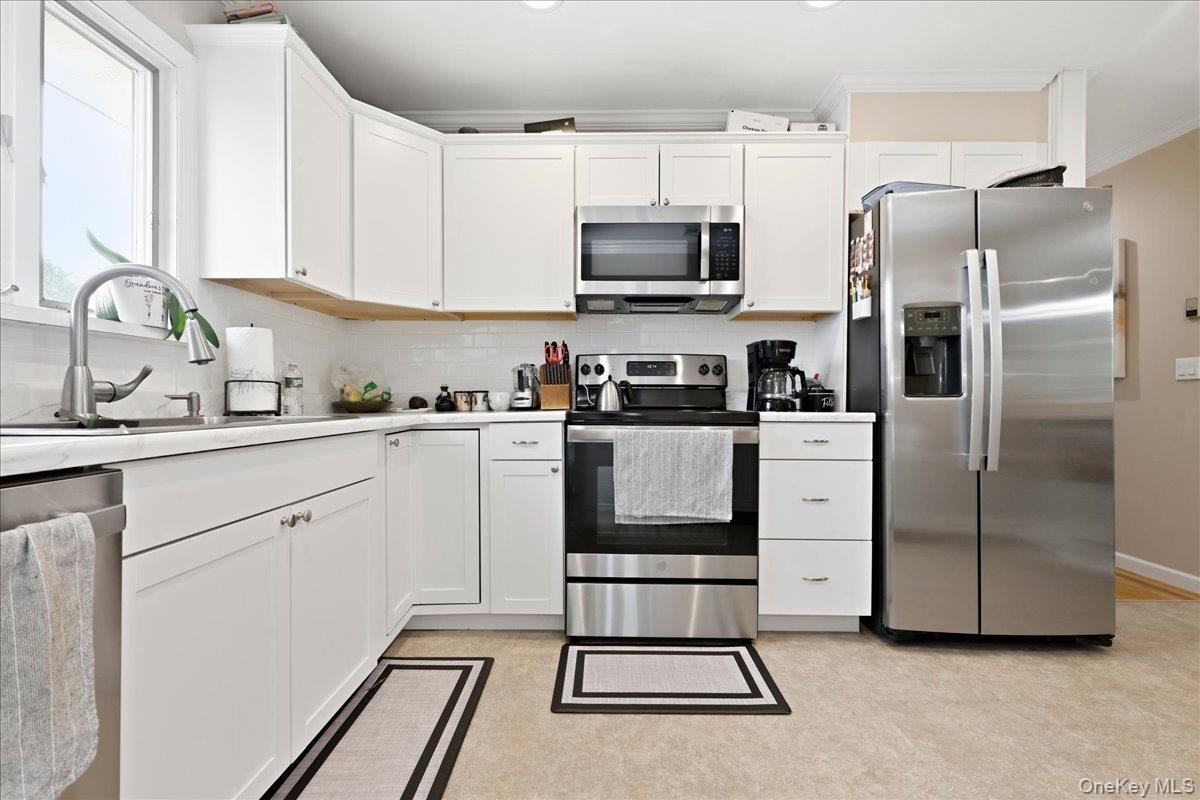 3790 Waverly Avenue Property Photo 10
