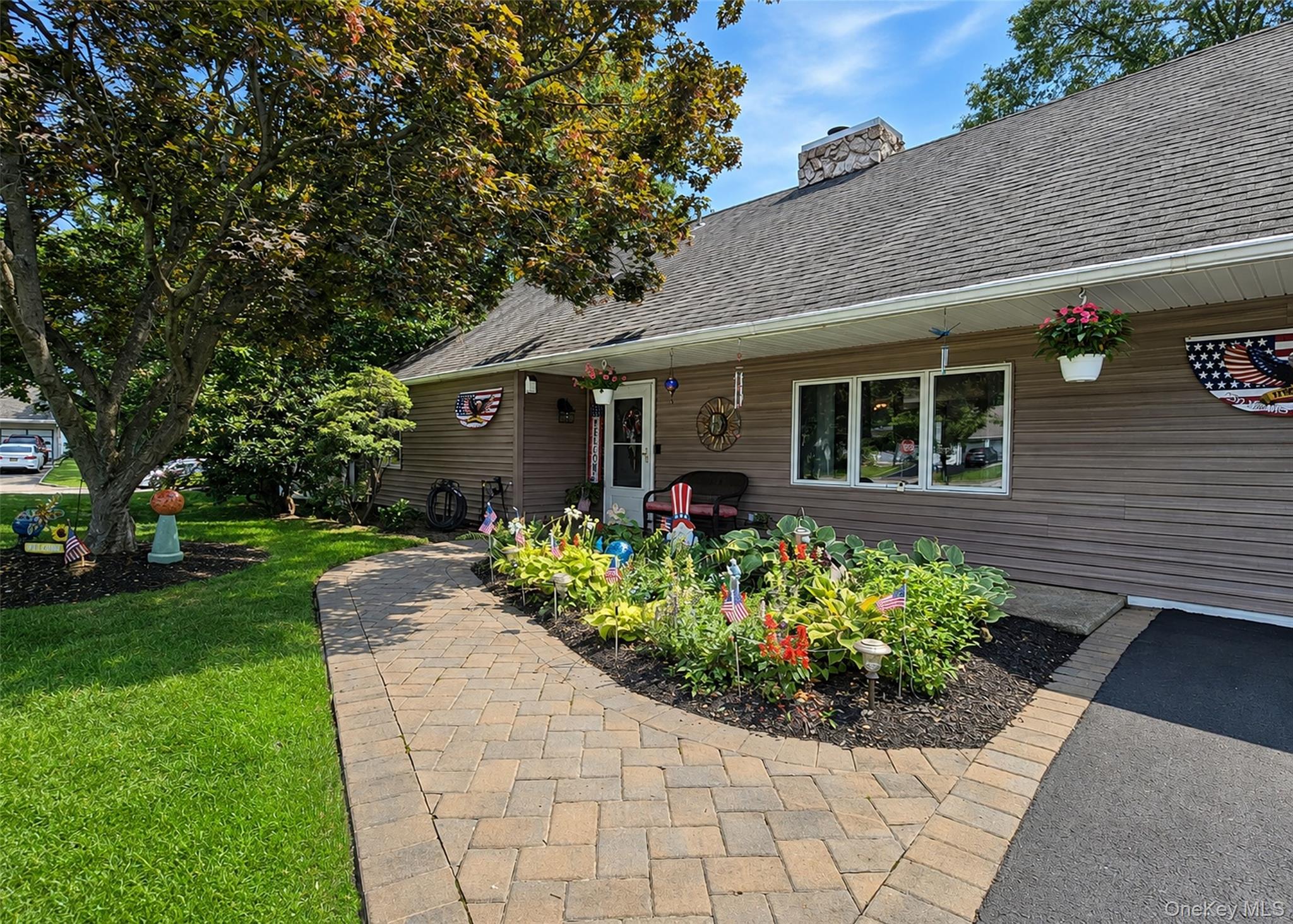4 Halfcircle Drive Property Photo 3