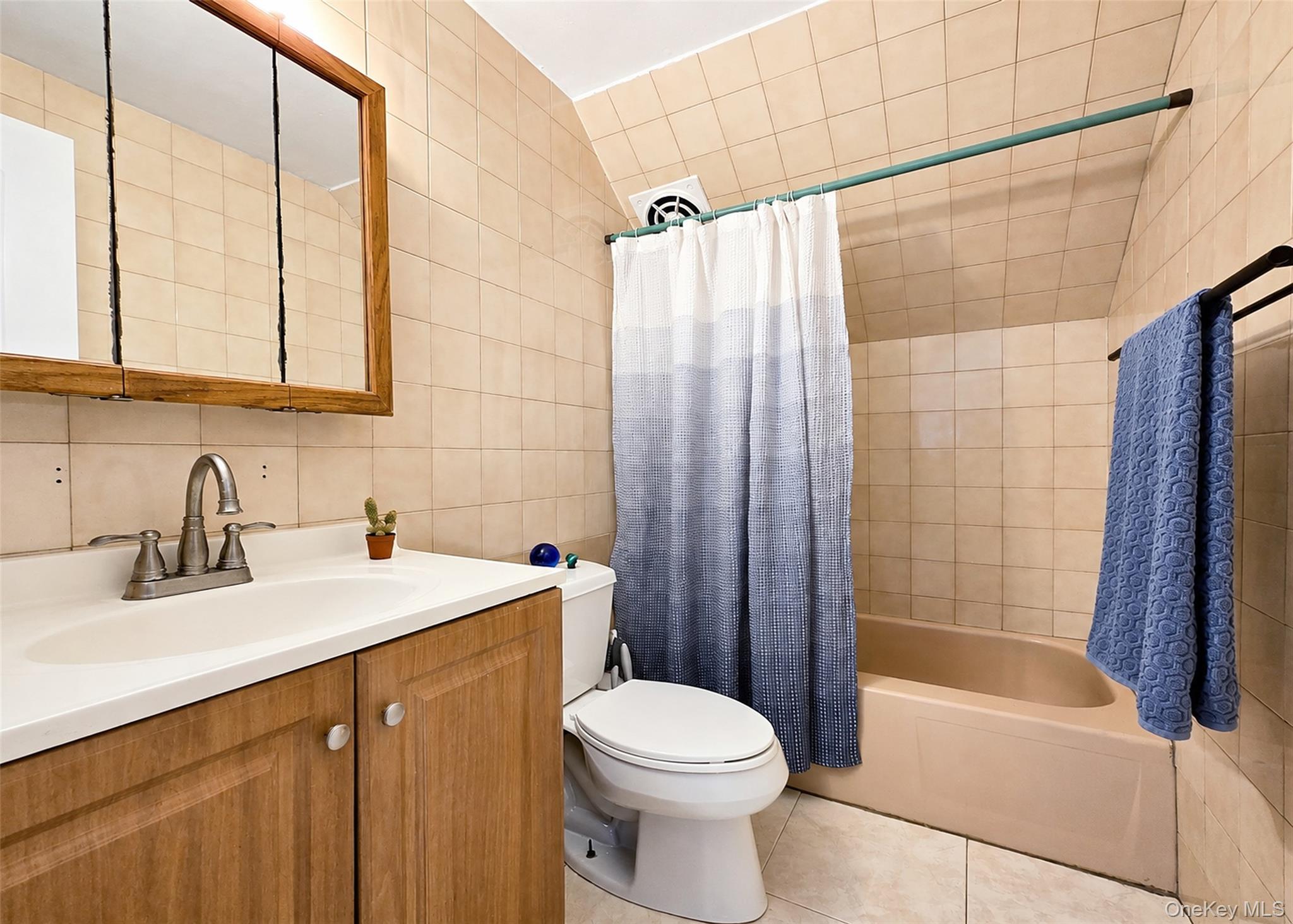 4 Halfcircle Drive Property Photo 20