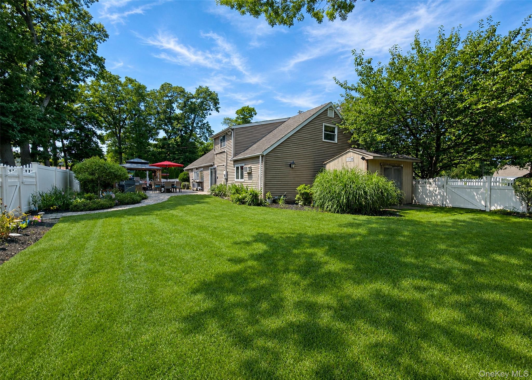 4 Halfcircle Drive Property Photo 24
