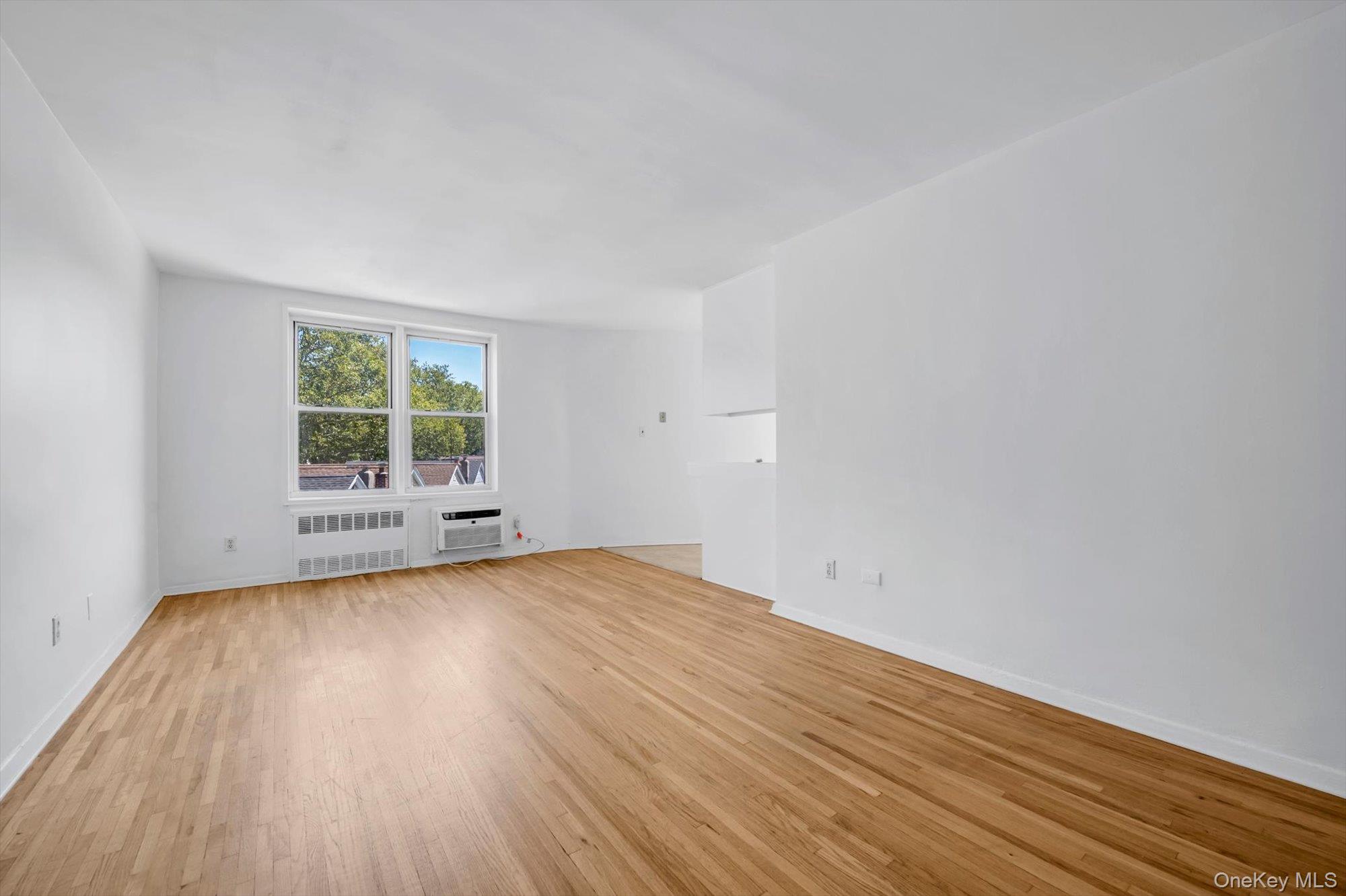 68-15 Selfridge Street J3 Property Photo 4