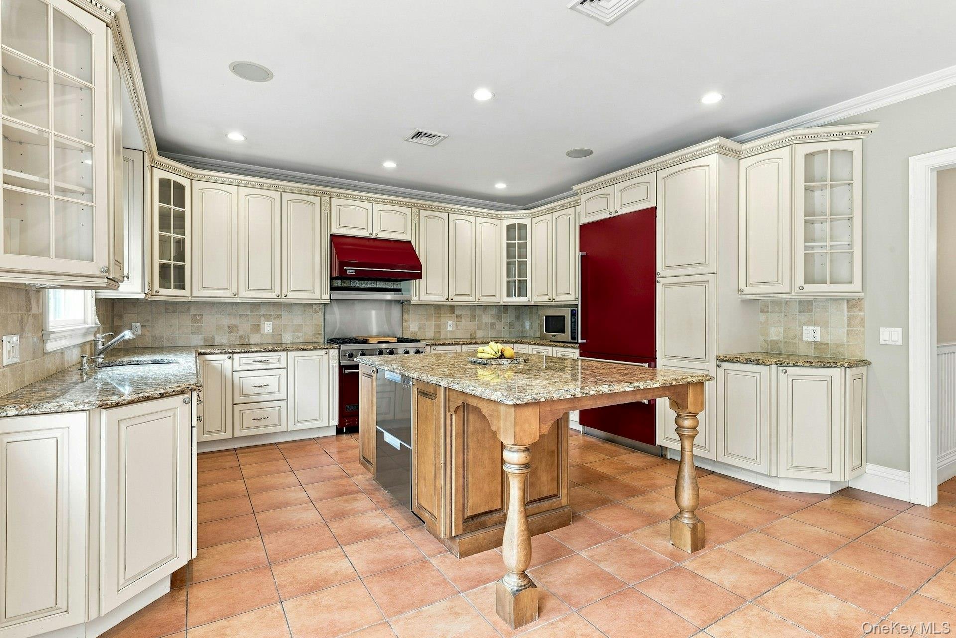 28 Spruce Street Property Photo 10