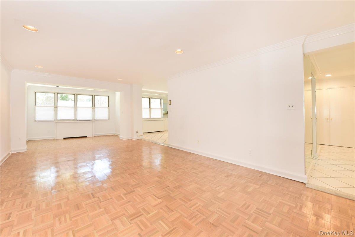 180 S Middle Neck Road 1-j Property Photo 3