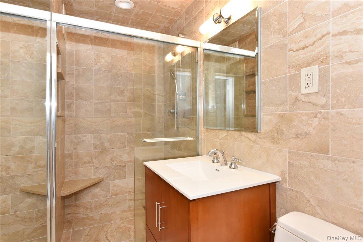 180 S Middle Neck Road 1-j Property Photo 14