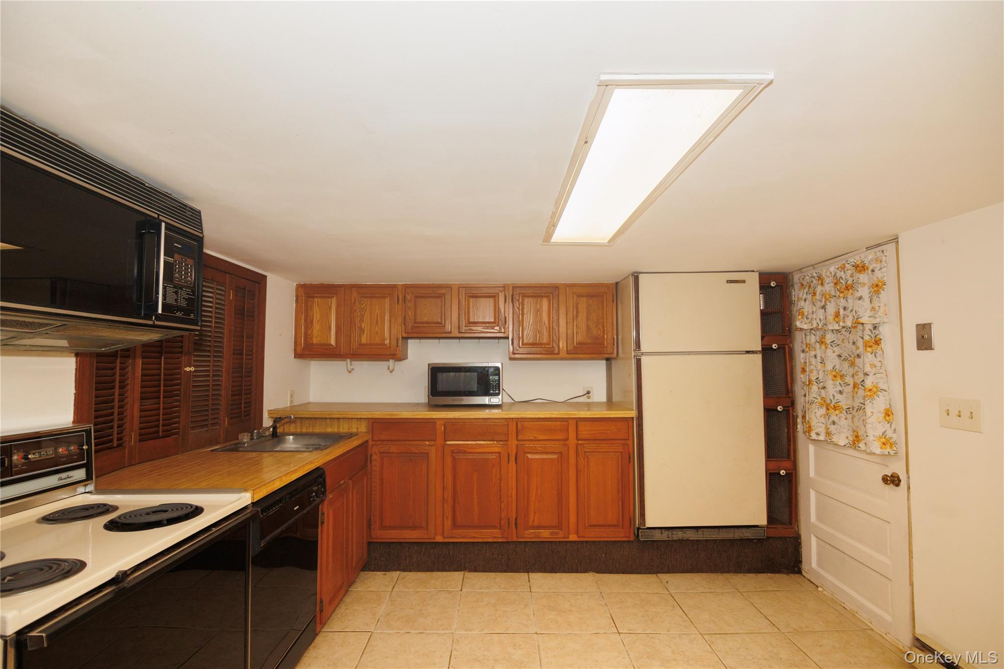 184 Lake Drive Property Photo 8