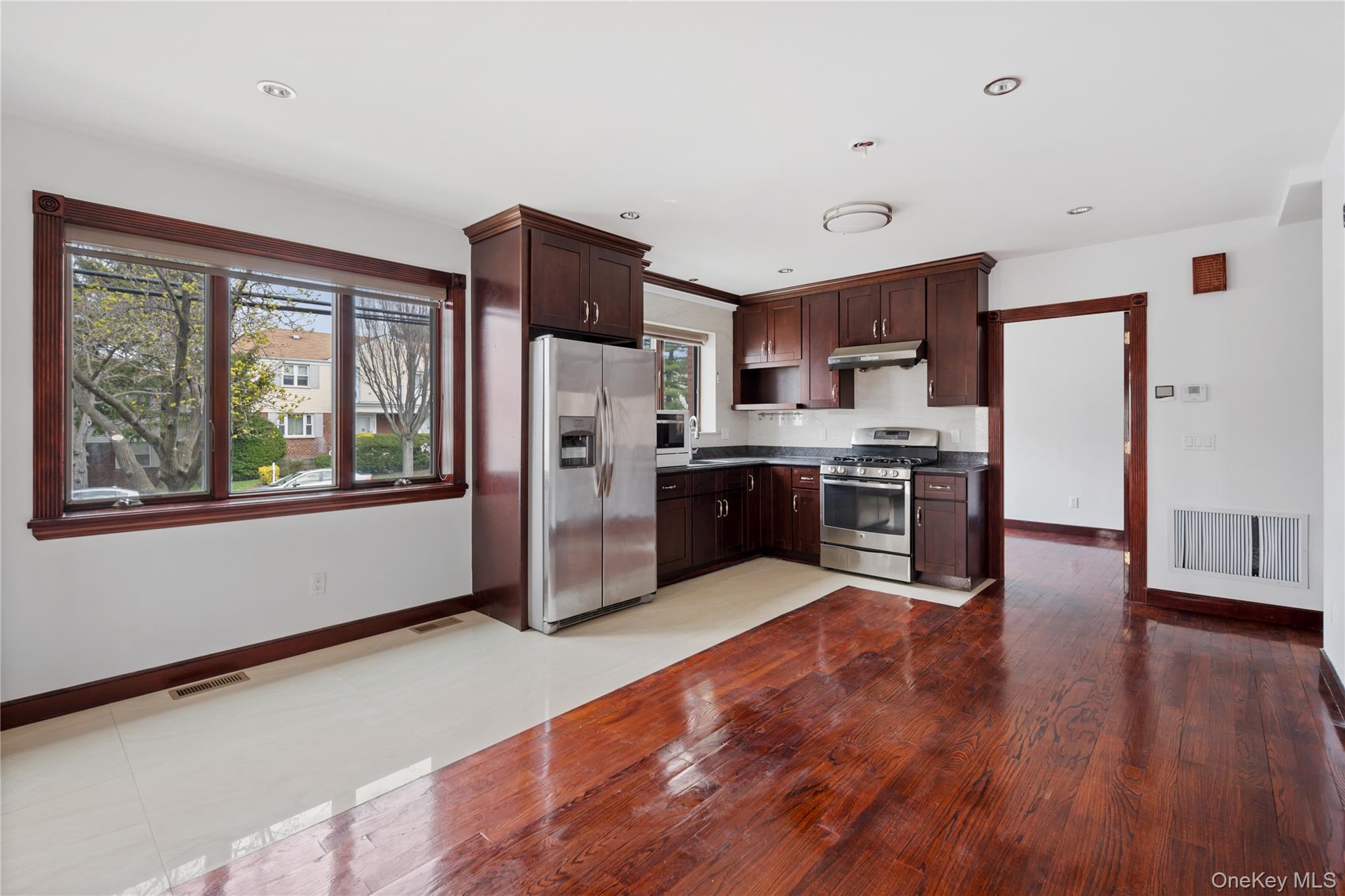 6903 Cloverdale Boulevard Property Photo 2