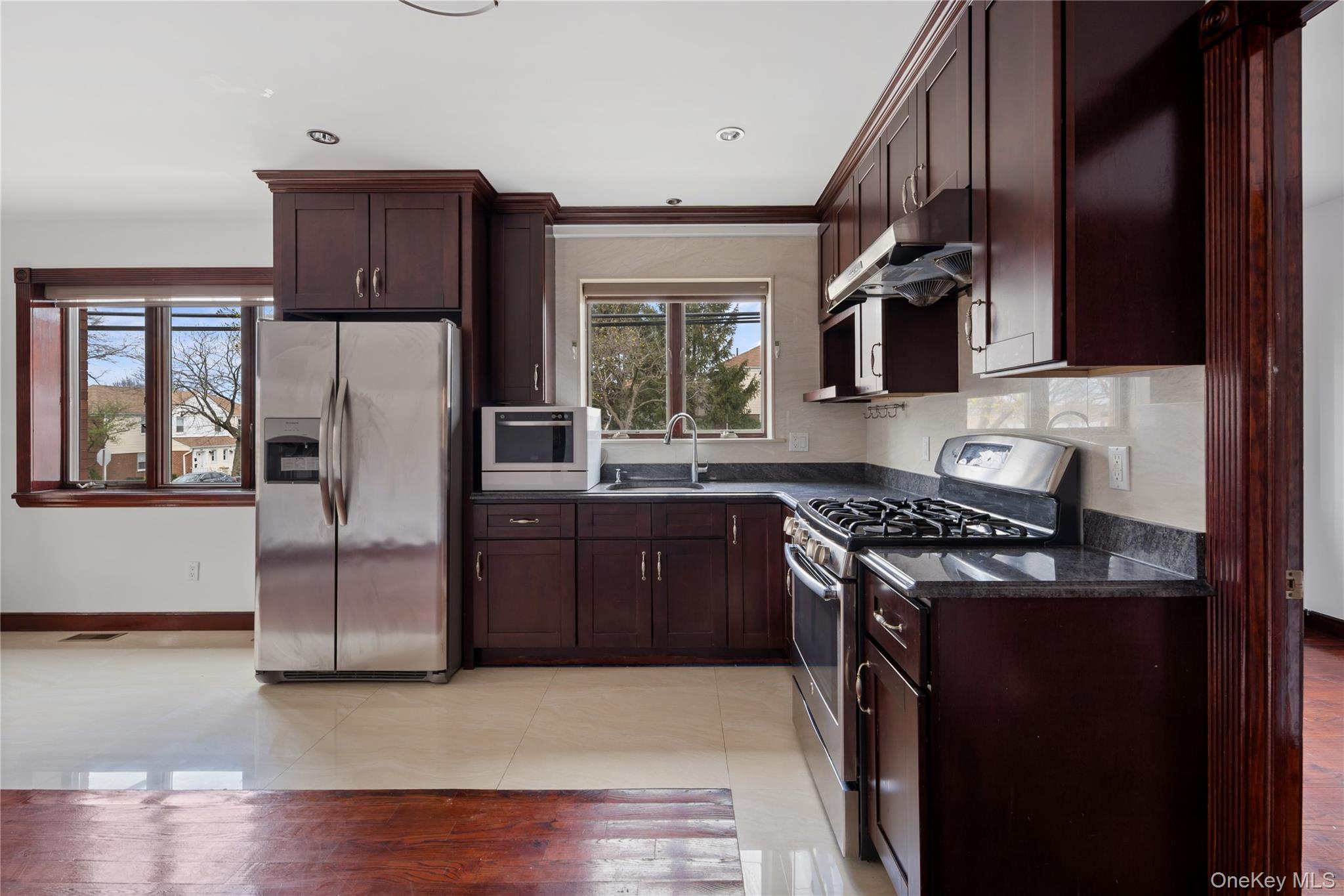6903 Cloverdale Boulevard Property Photo 3